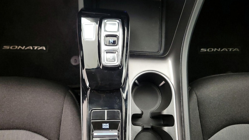 2021 Hyundai Sonata SE 17