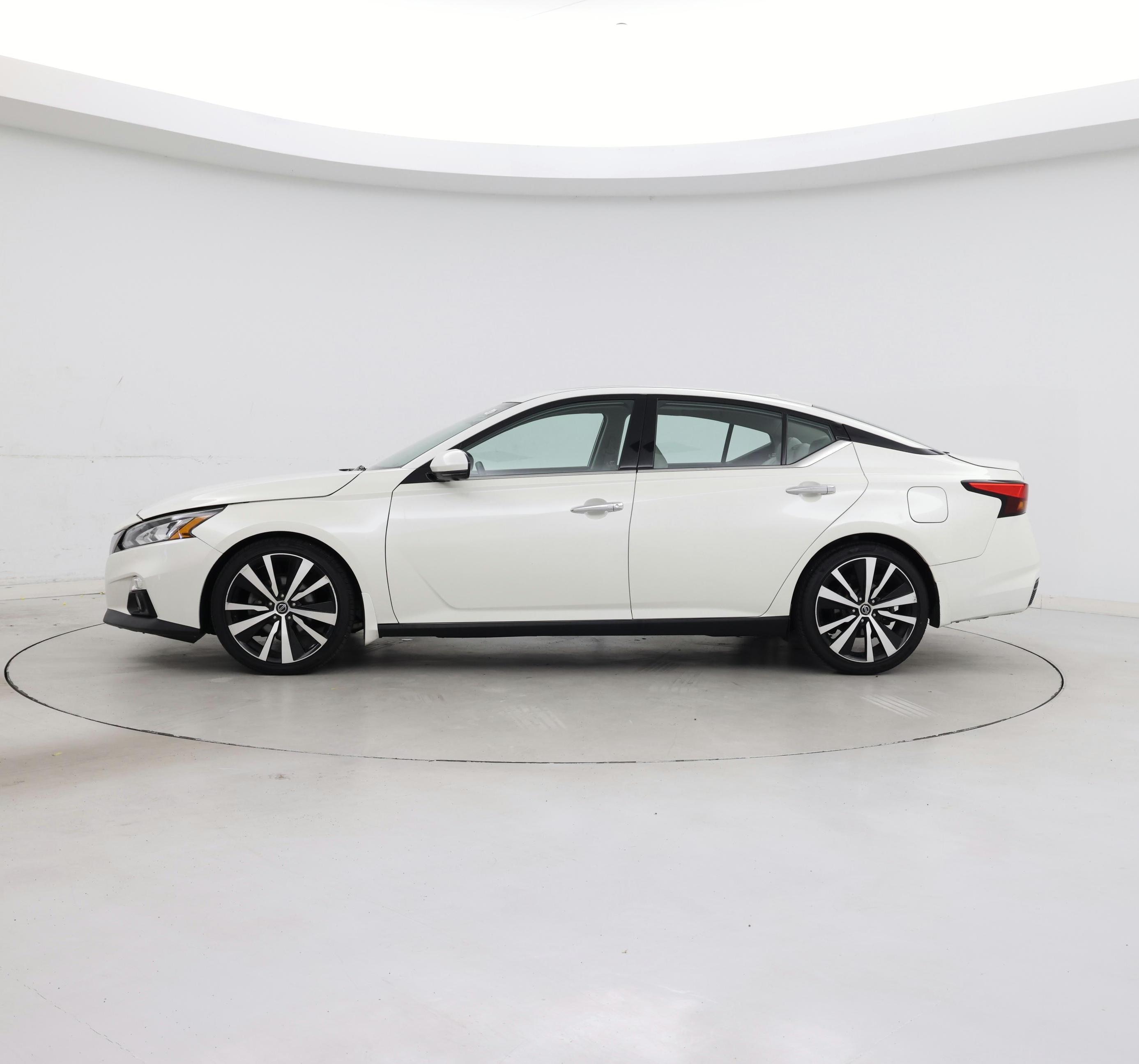 Thumbnail: 2020 Nissan Altima - 3