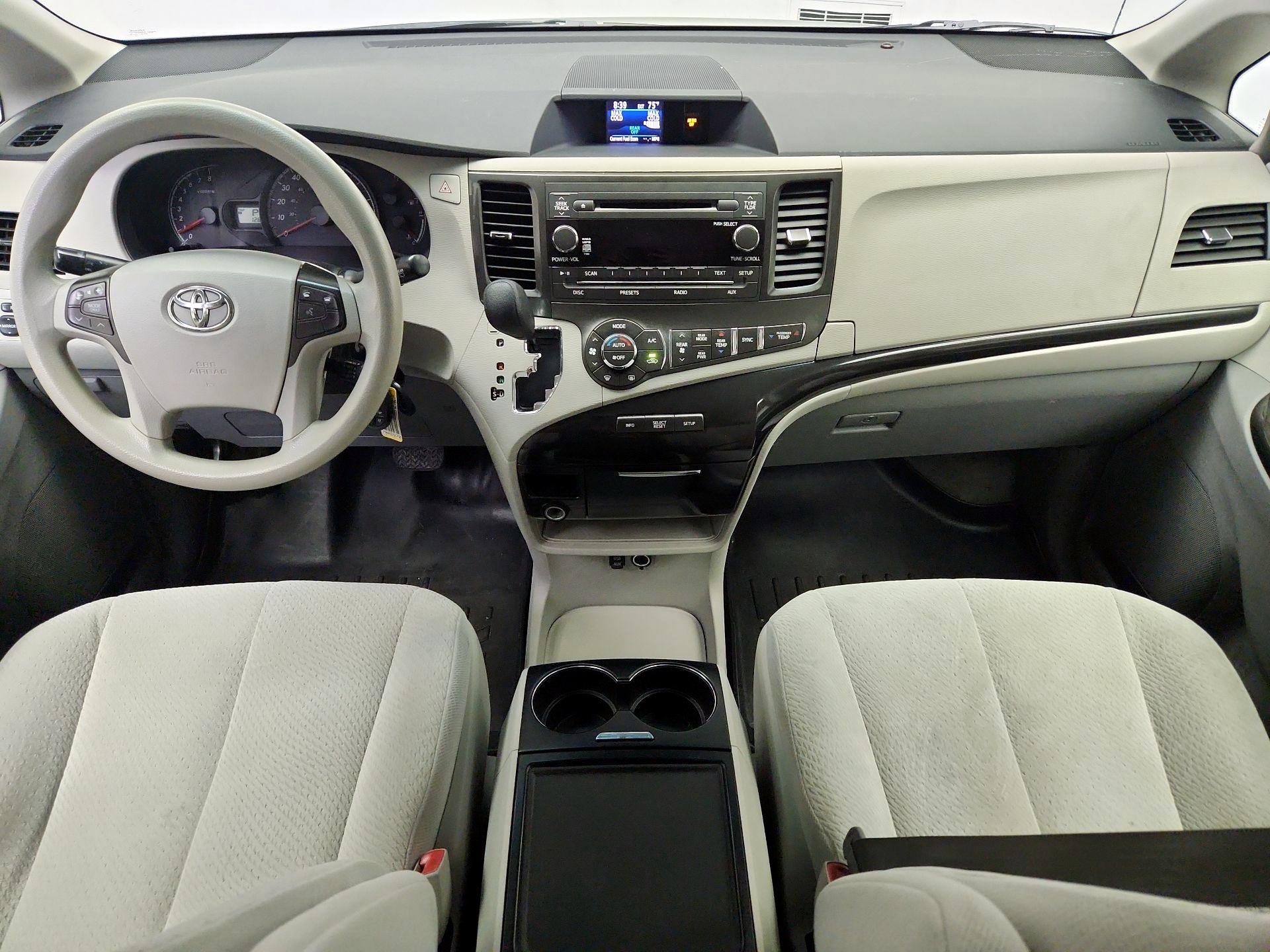 Thumbnail: 2014 Toyota Sienna - 9