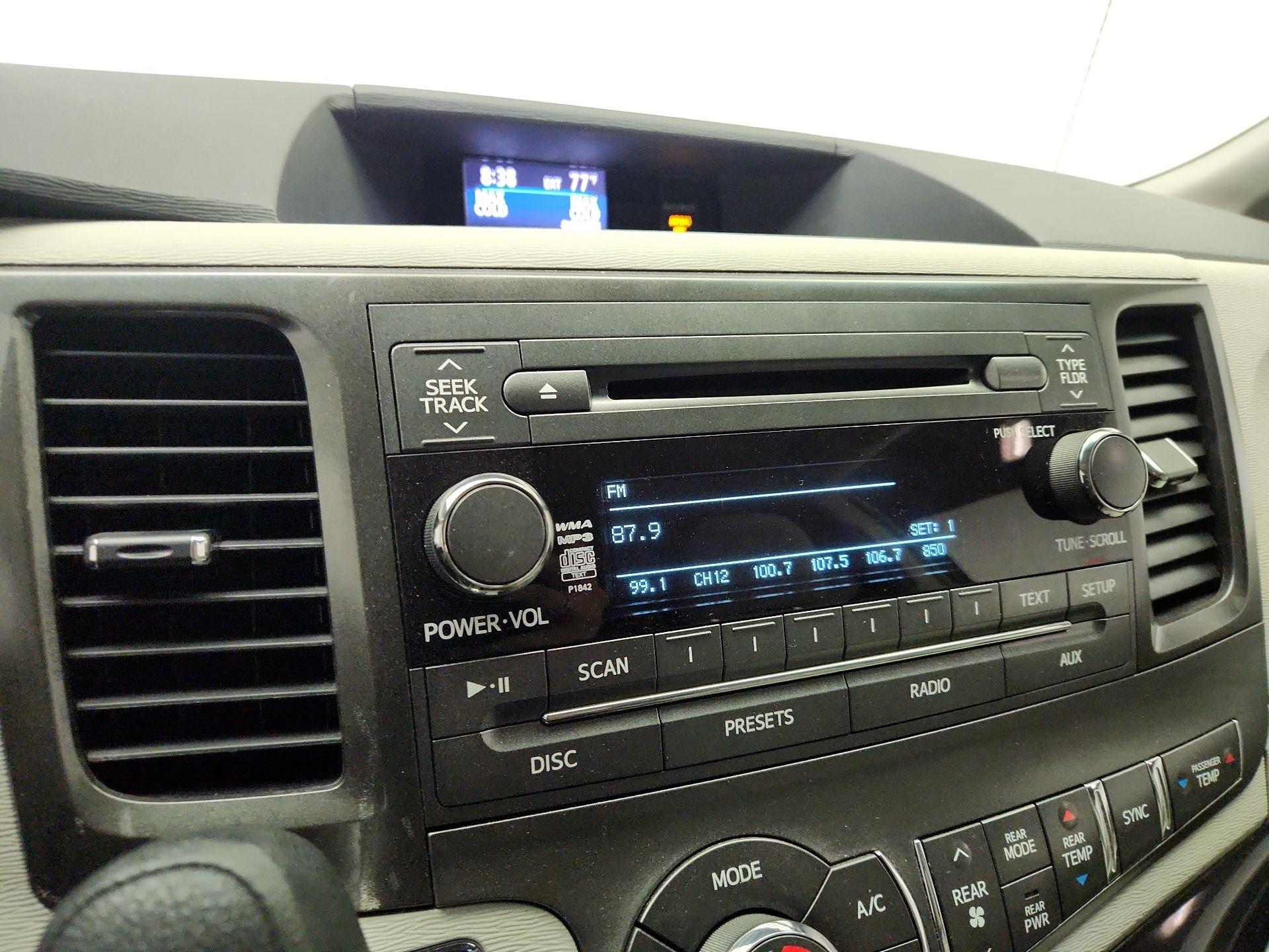Thumbnail: 2014 Toyota Sienna - 15