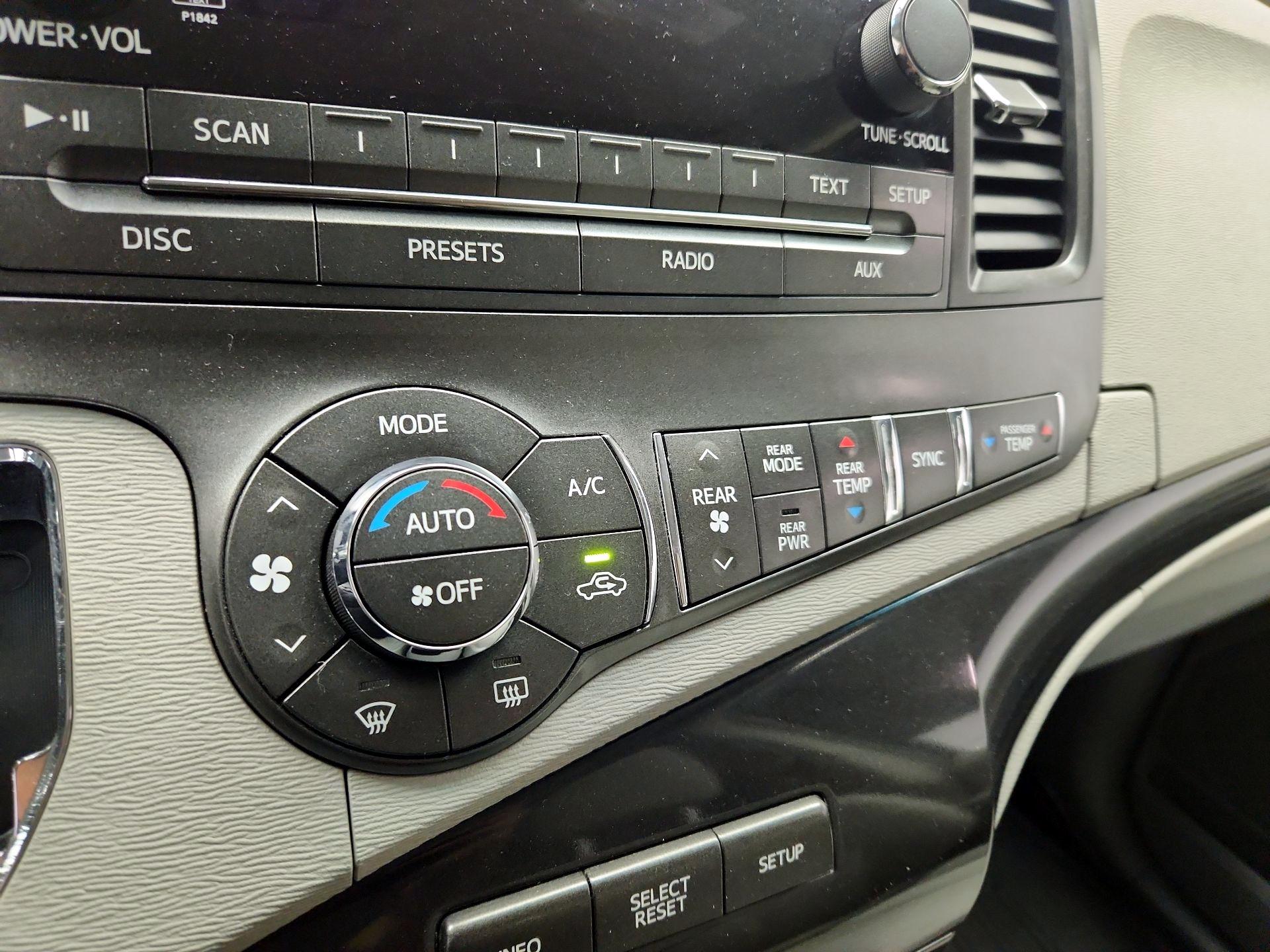 Thumbnail: 2014 Toyota Sienna - 16