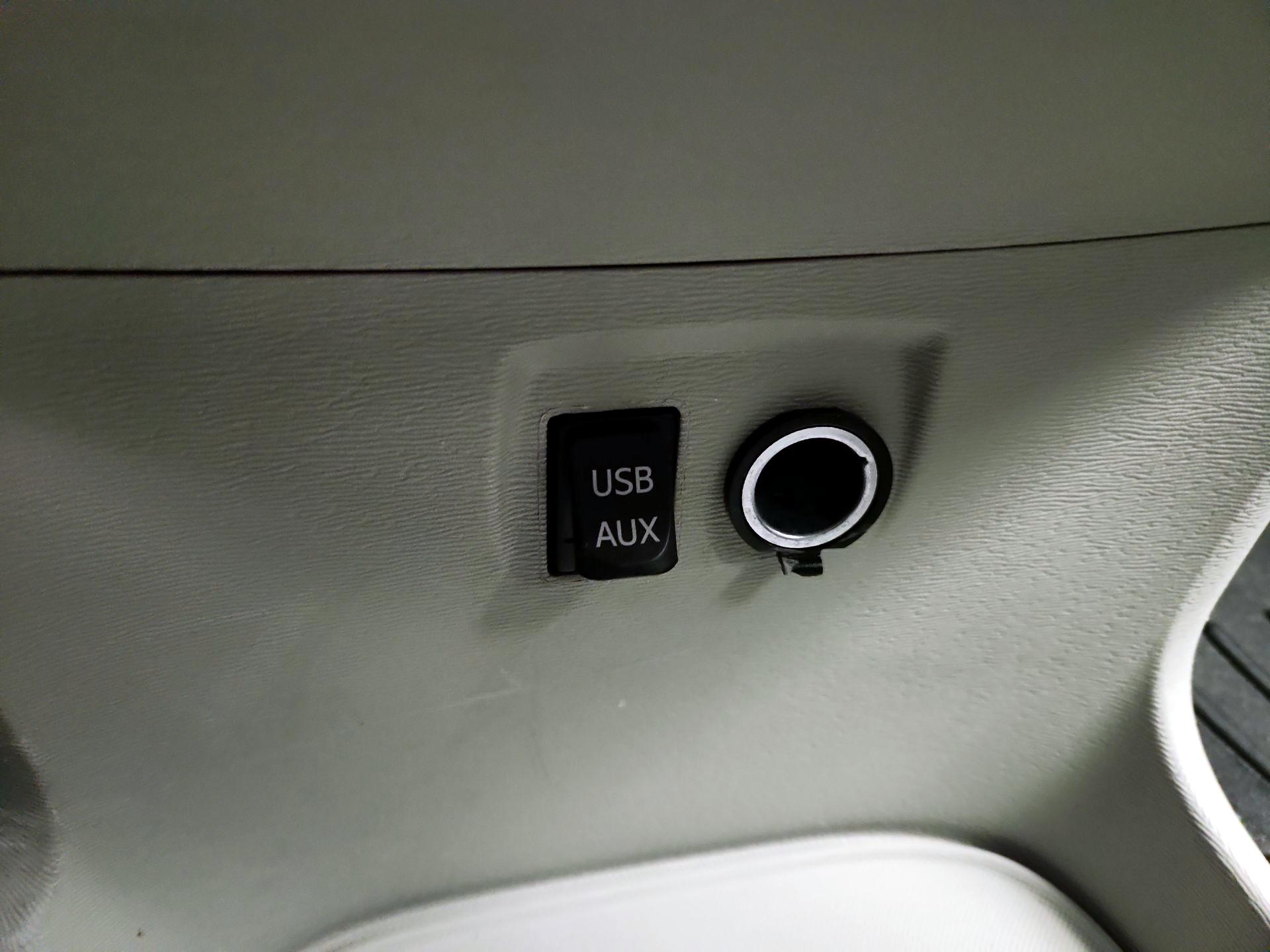 Thumbnail: 2014 Toyota Sienna - 18