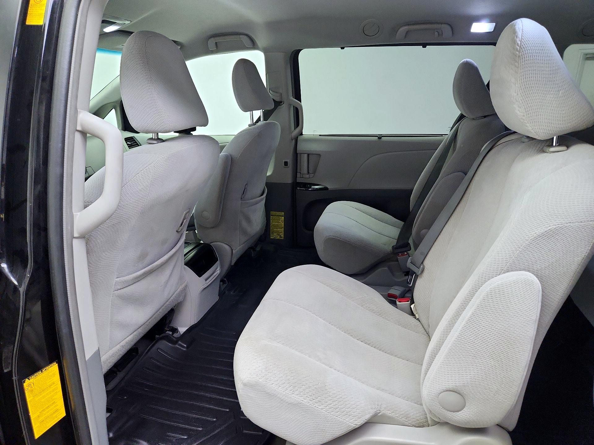 Thumbnail: 2014 Toyota Sienna - 19