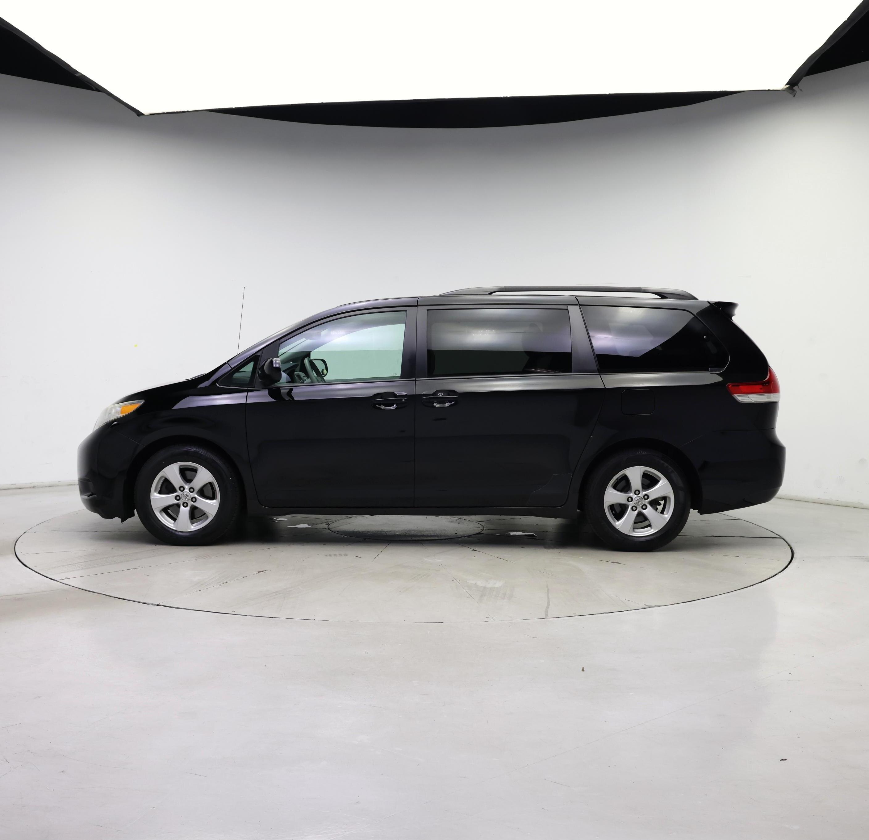 Thumbnail: 2014 Toyota Sienna - 3