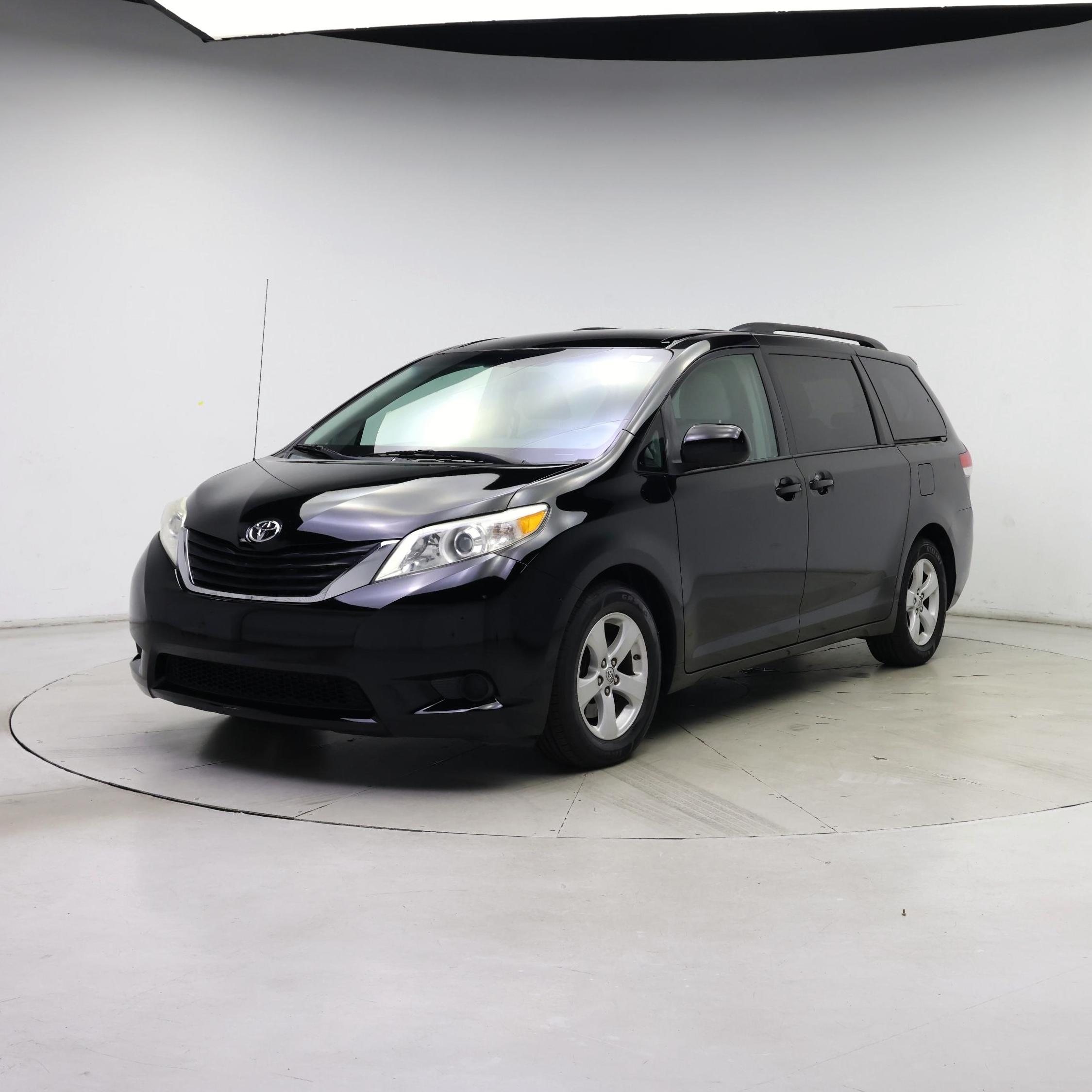 Thumbnail: 2014 Toyota Sienna - 4