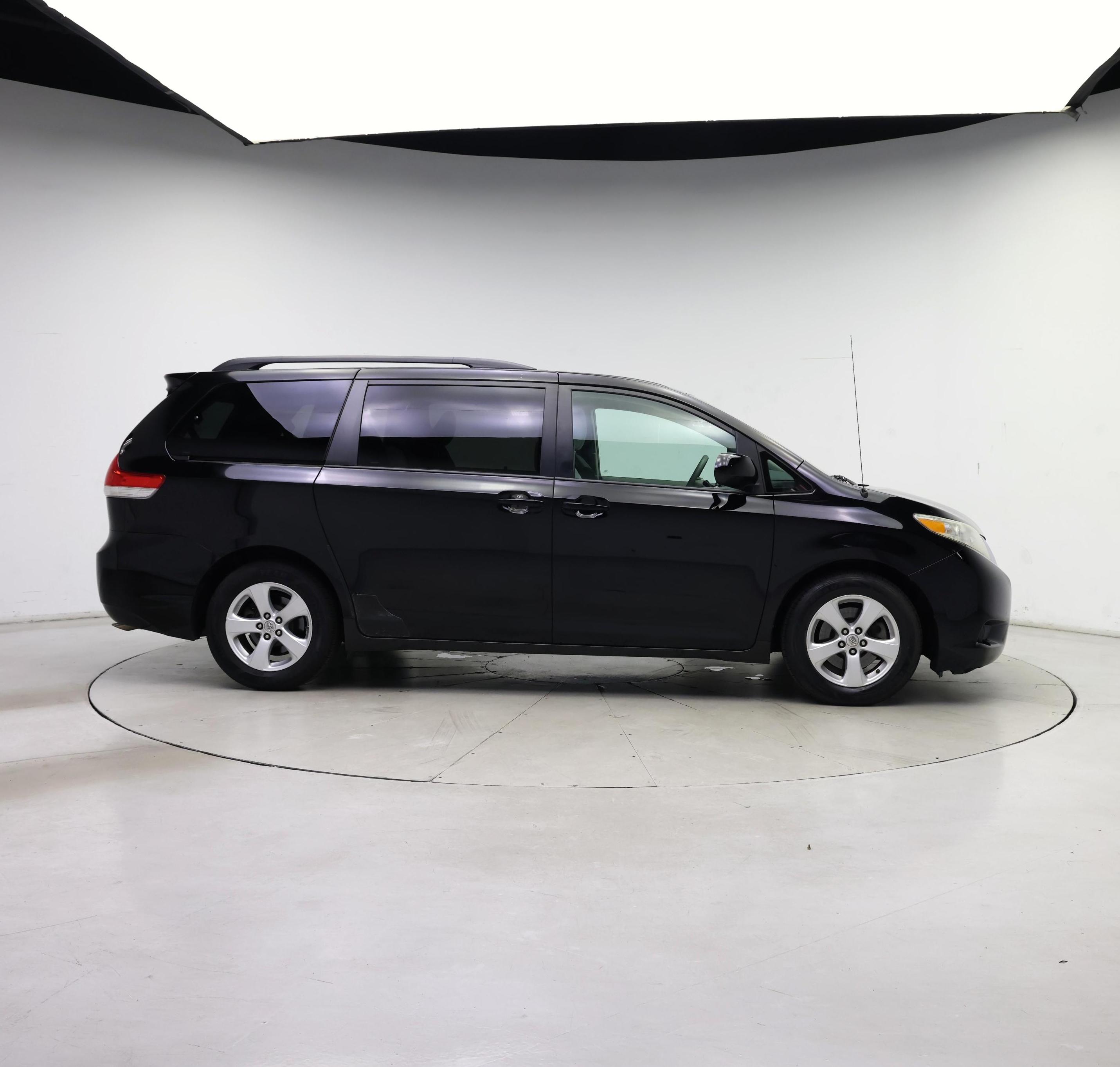 Thumbnail: 2014 Toyota Sienna - 7