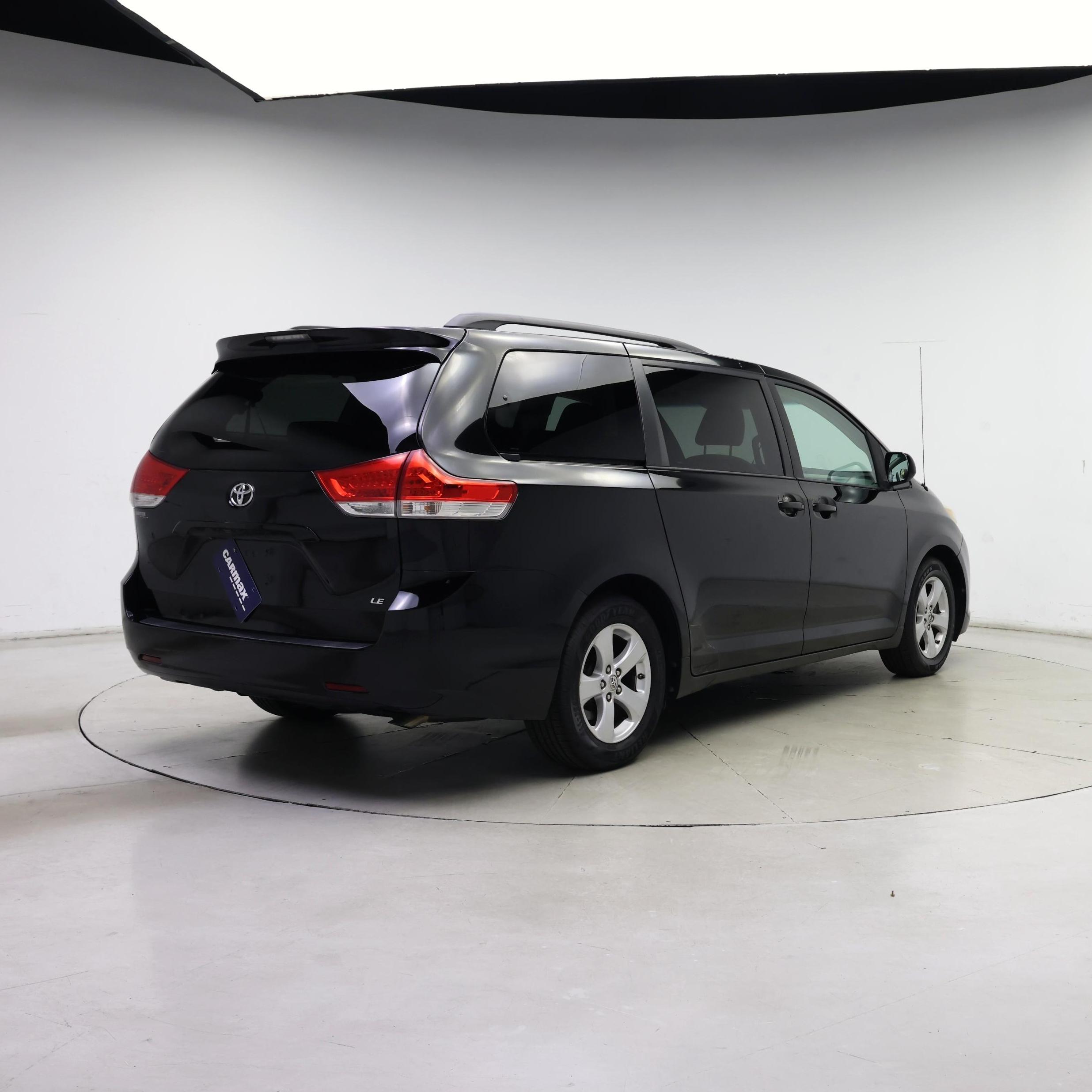 Thumbnail: 2014 Toyota Sienna - 8