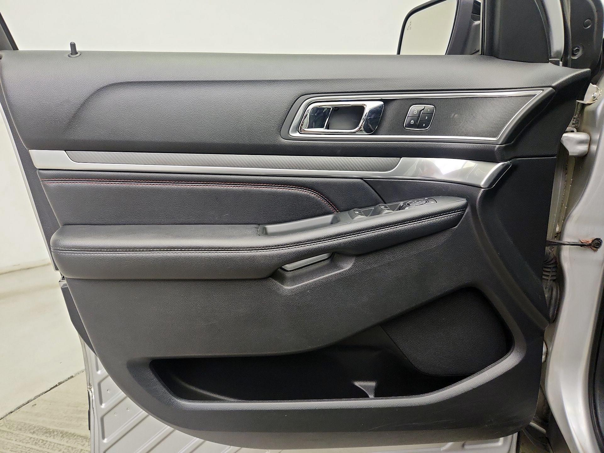 Thumbnail: 2016 Ford Explorer - 12