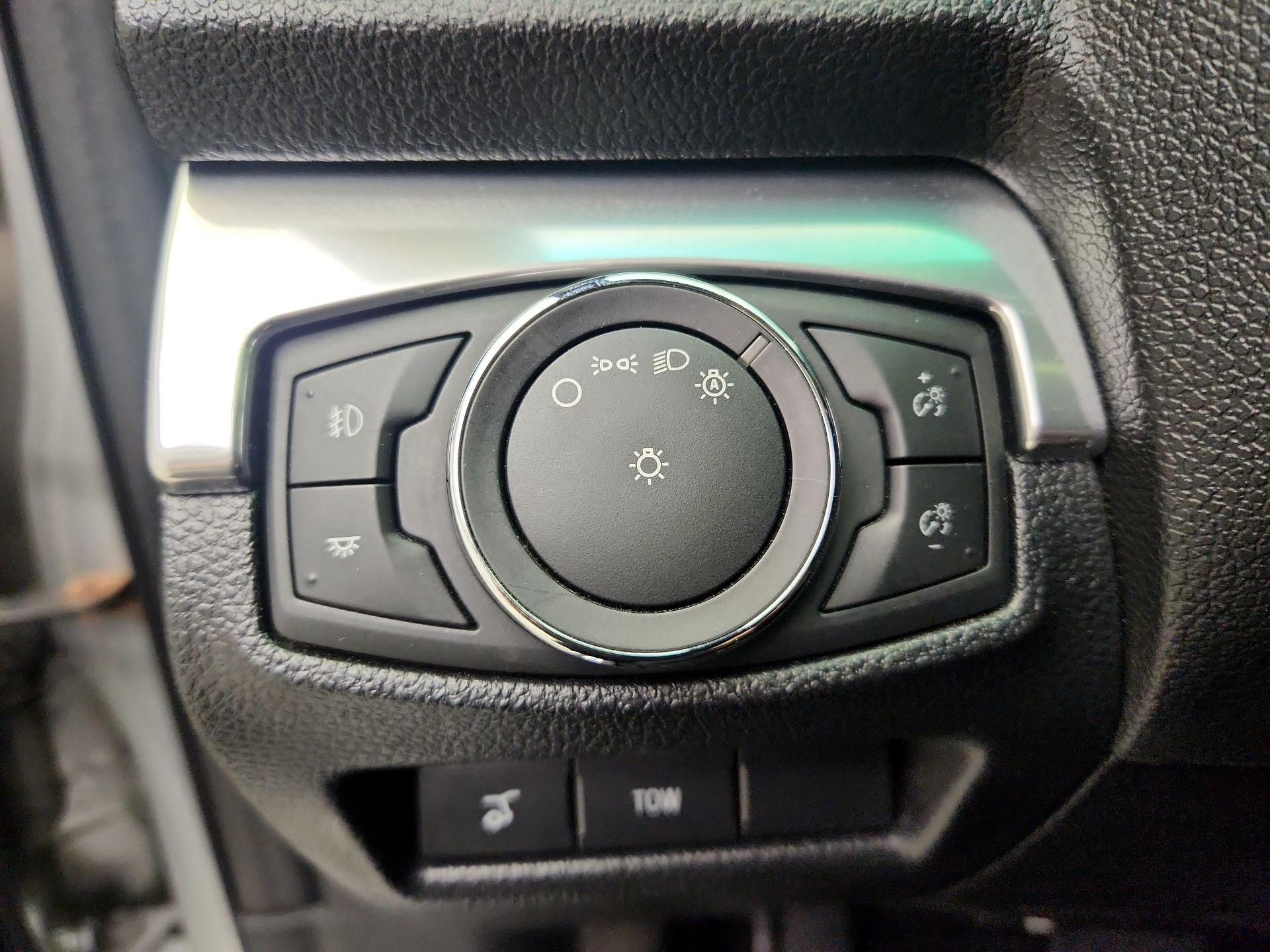 Thumbnail: 2016 Ford Explorer - 13