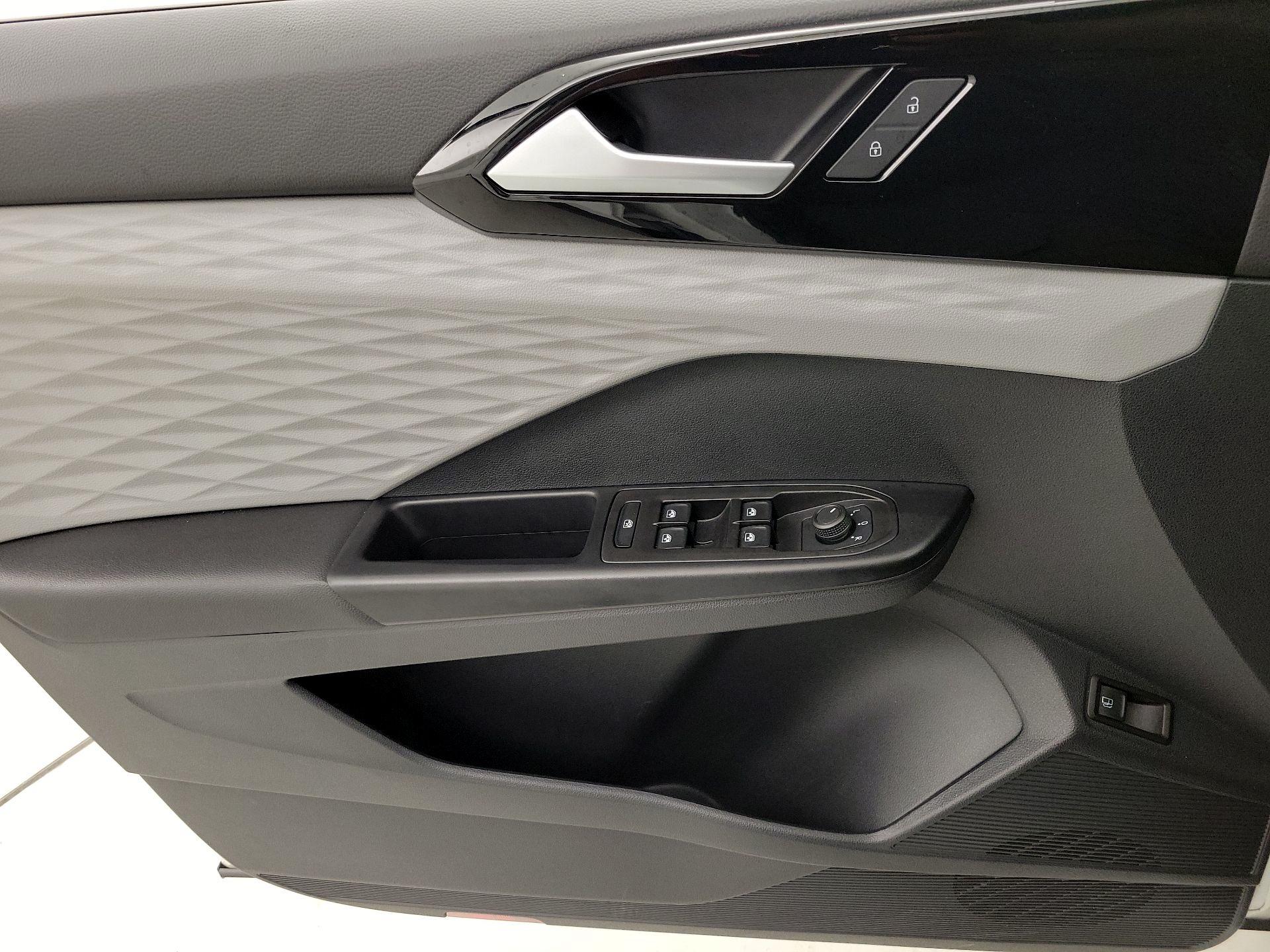 Thumbnail: 2023 Volkswagen Taos - 12