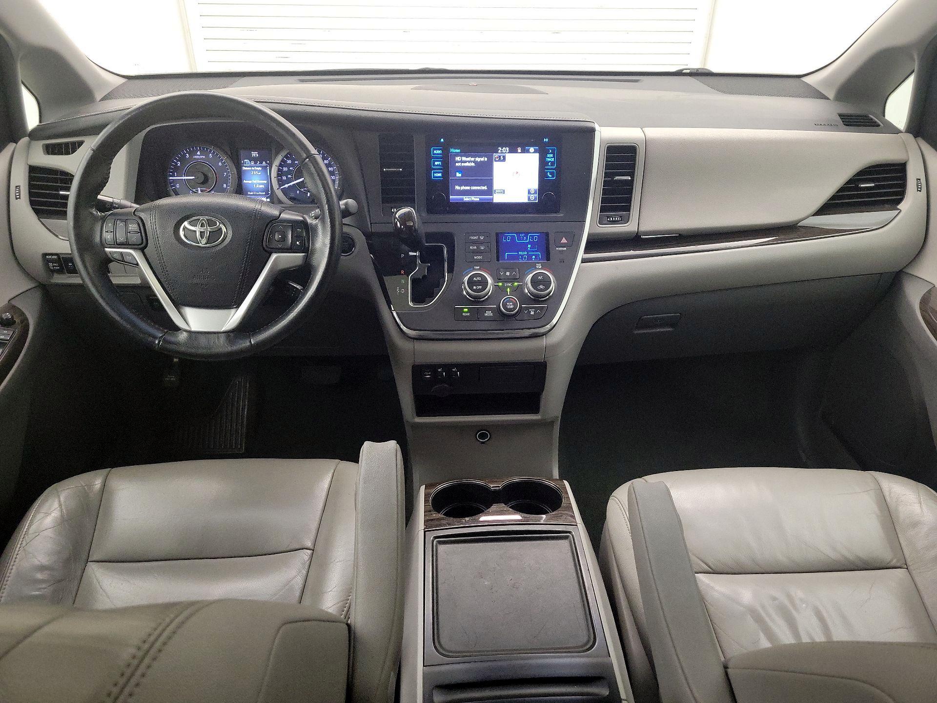 Thumbnail: 2016 Toyota Sienna - 9