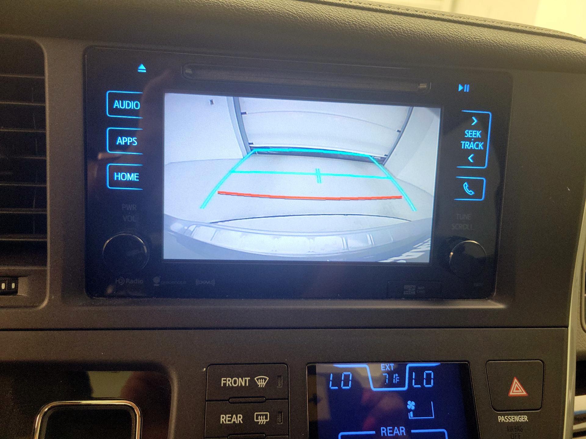 Thumbnail: 2016 Toyota Sienna - 14