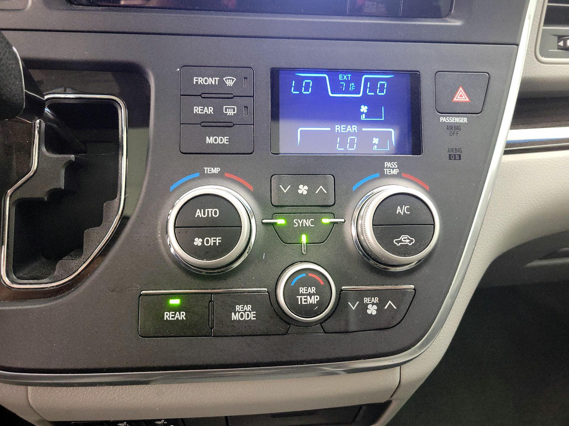 Thumbnail: 2016 Toyota Sienna - 16
