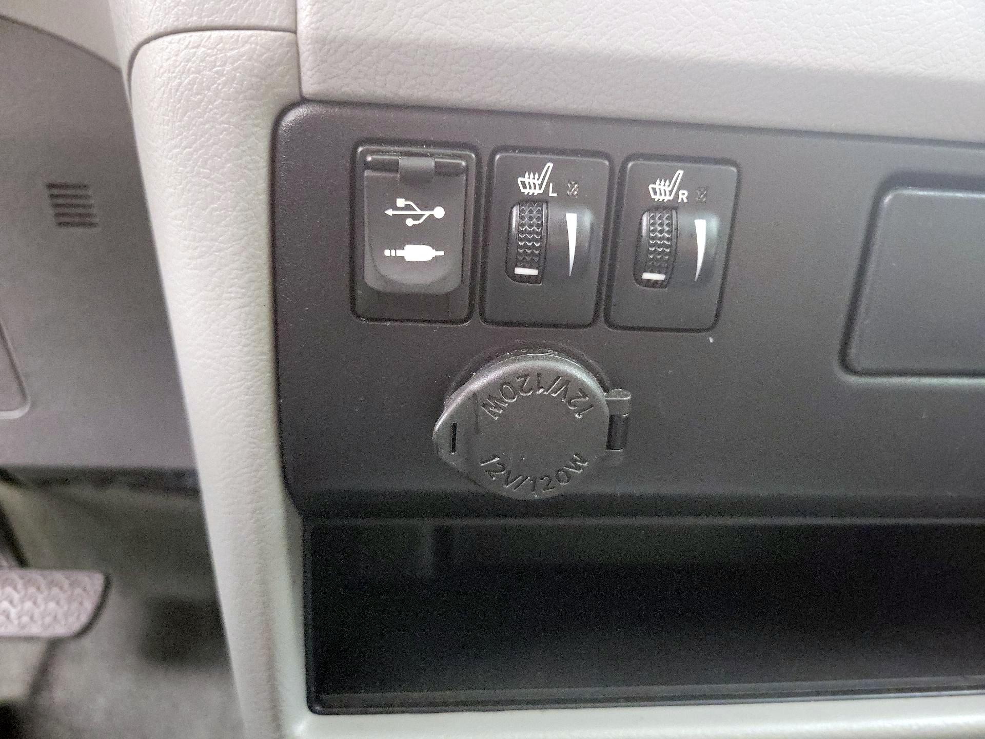 Thumbnail: 2016 Toyota Sienna - 18