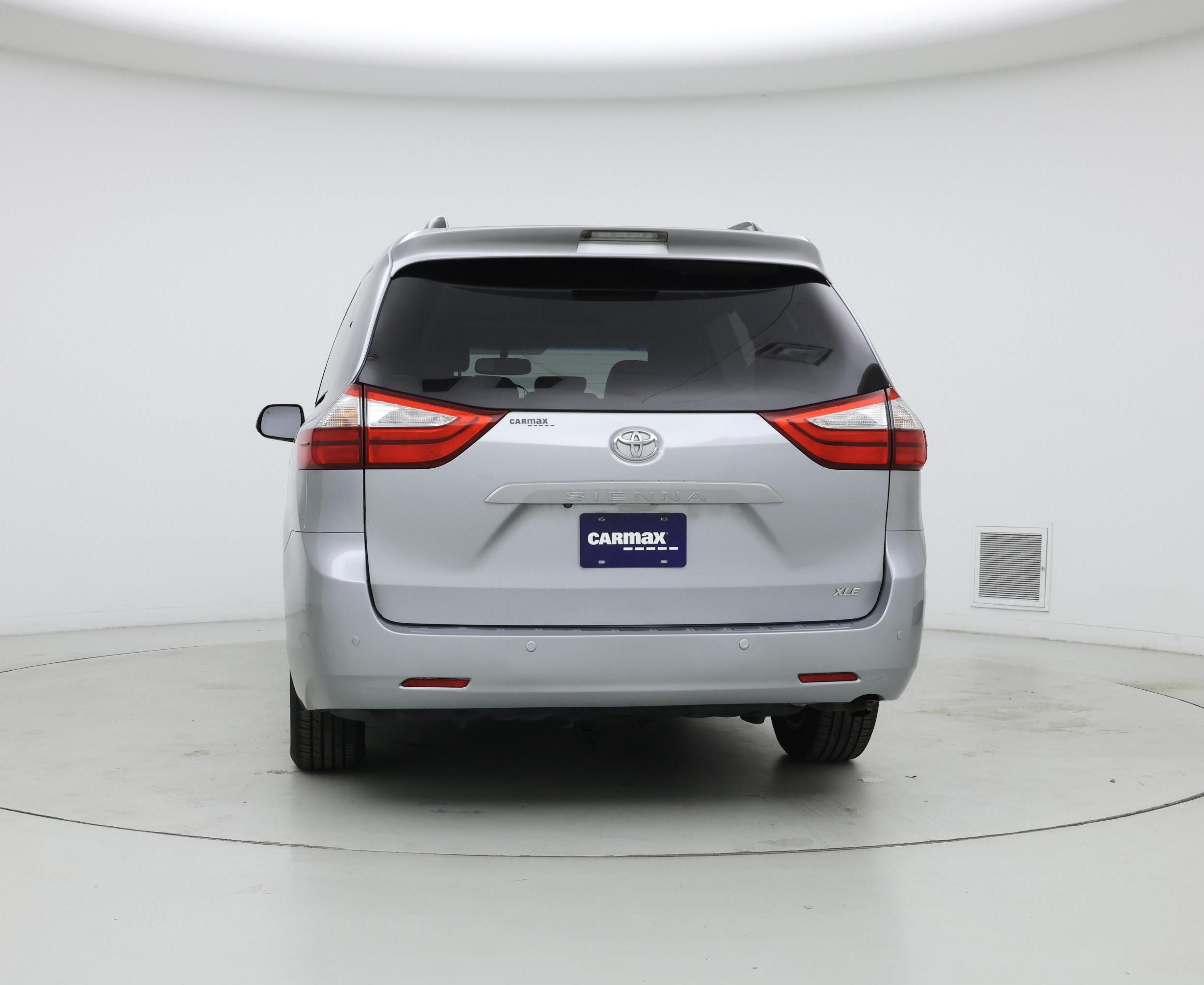 Thumbnail: 2016 Toyota Sienna - 6