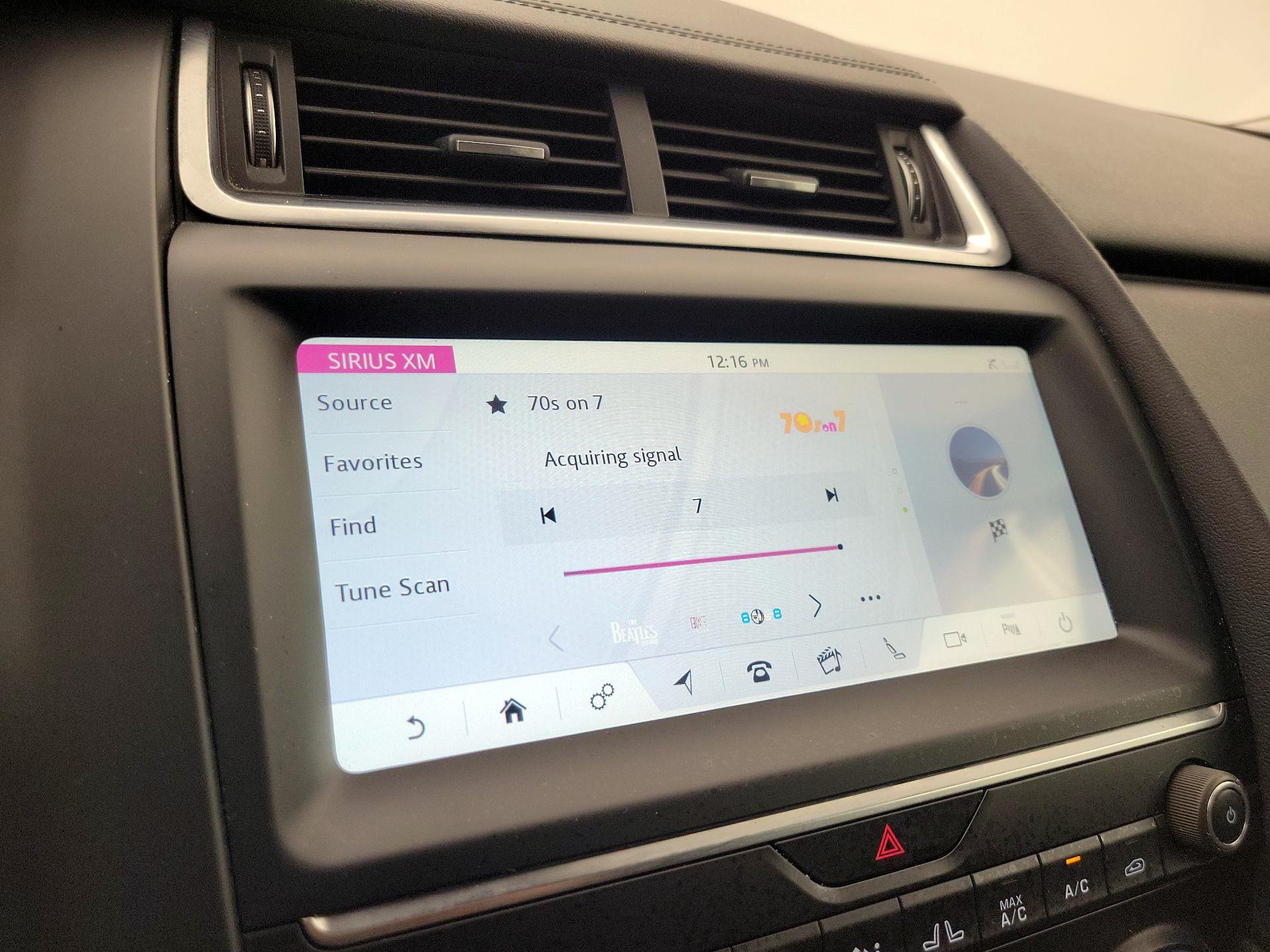 Thumbnail: 2019 Jaguar E-Pace - 16