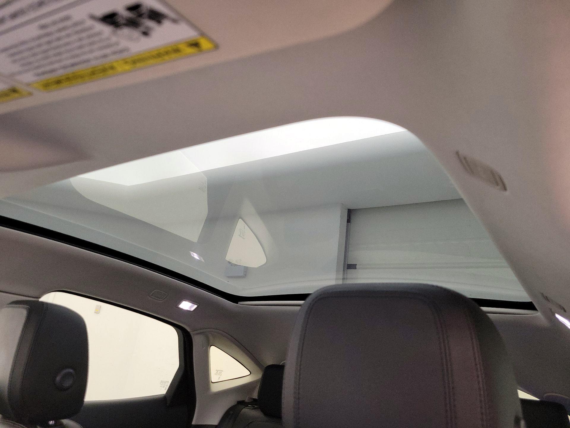 Thumbnail: 2019 Jaguar E-Pace - 20