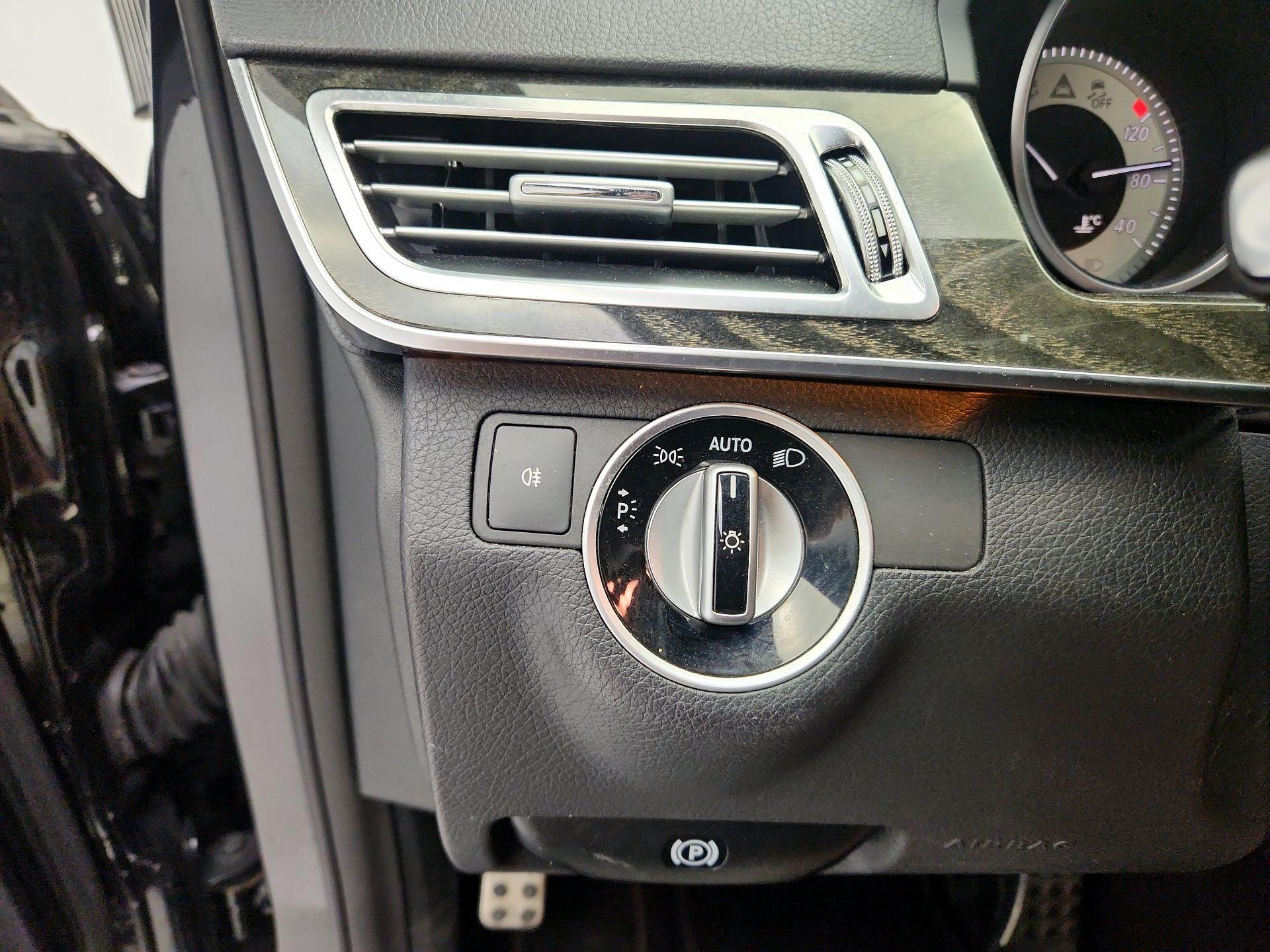 Thumbnail: 2016 Mercedes-Benz E-Class - 13