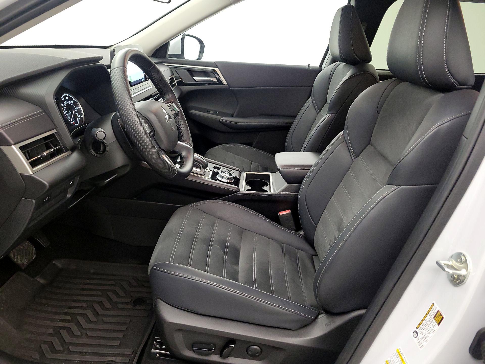 Thumbnail: 2024 Mitsubishi Outlander - 11