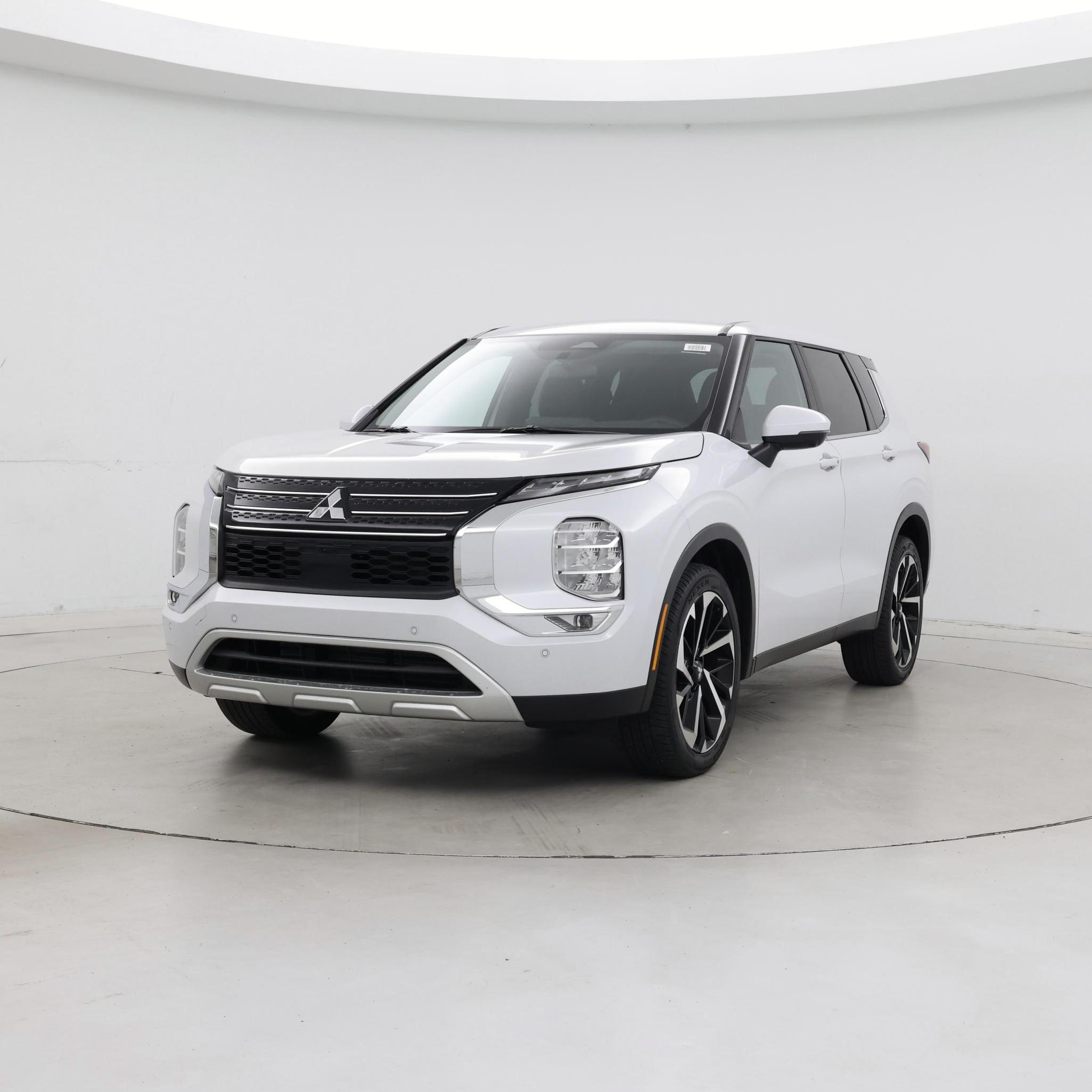 Thumbnail: 2024 Mitsubishi Outlander - 4