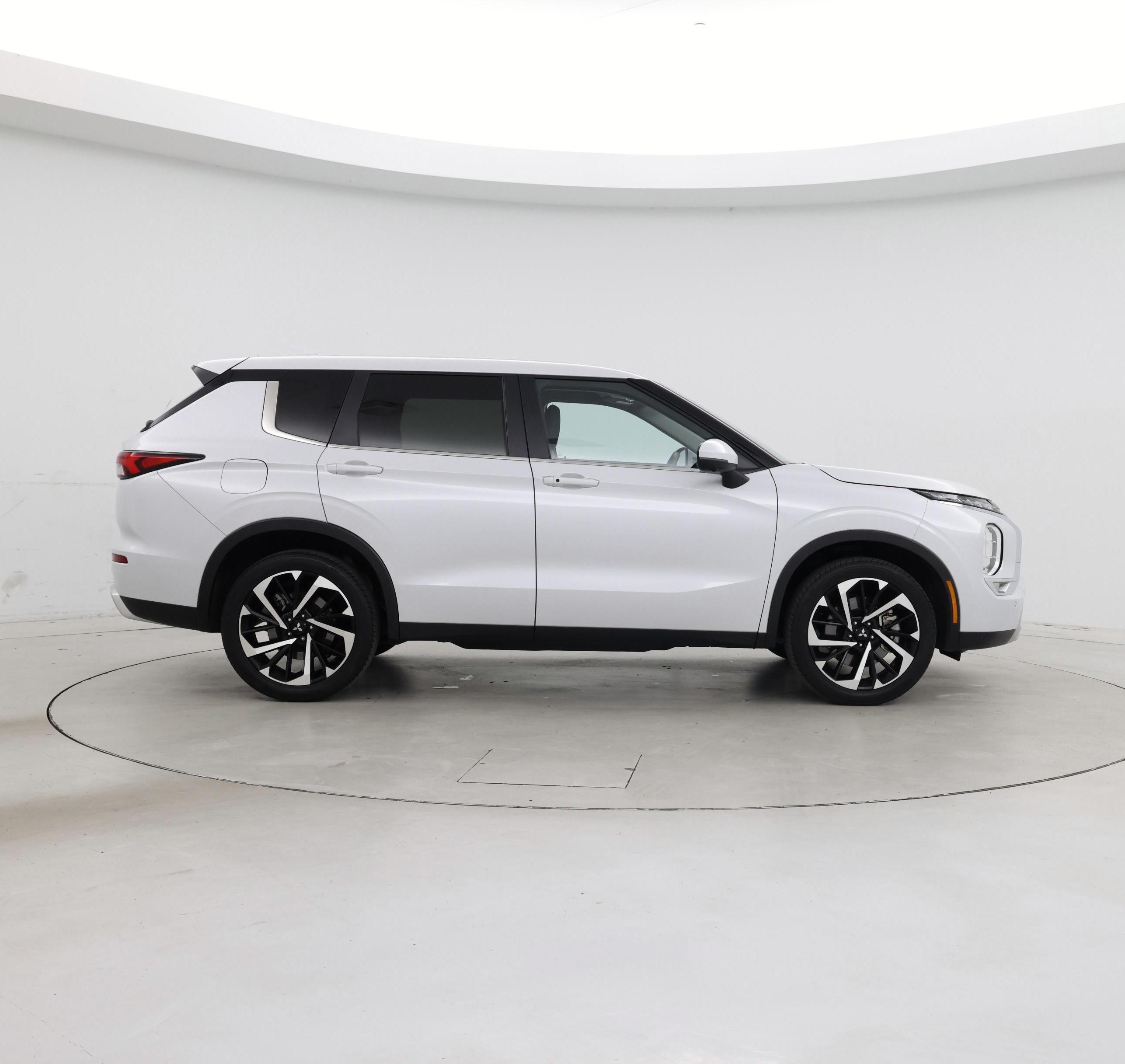 Thumbnail: 2024 Mitsubishi Outlander - 7