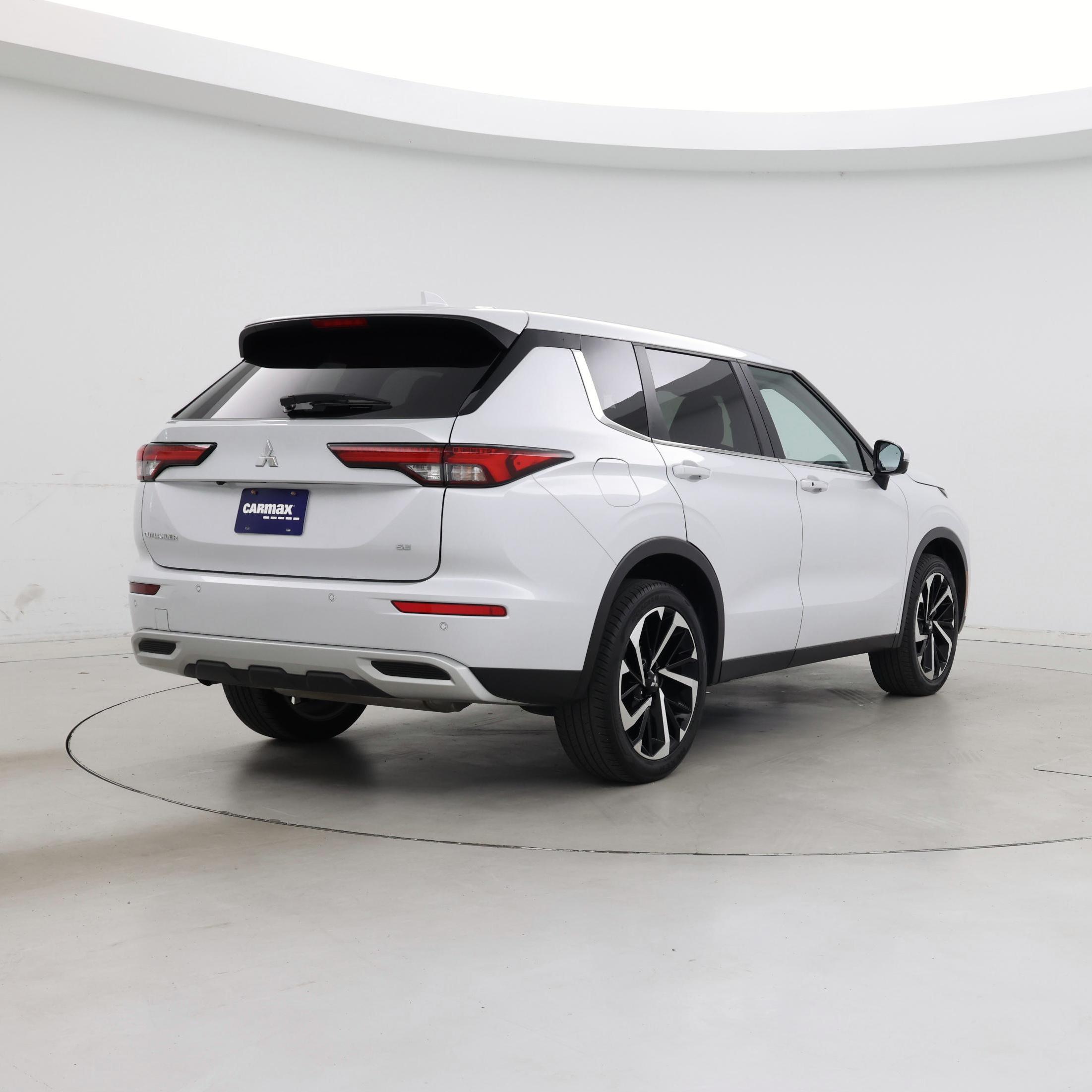 Thumbnail: 2024 Mitsubishi Outlander - 8