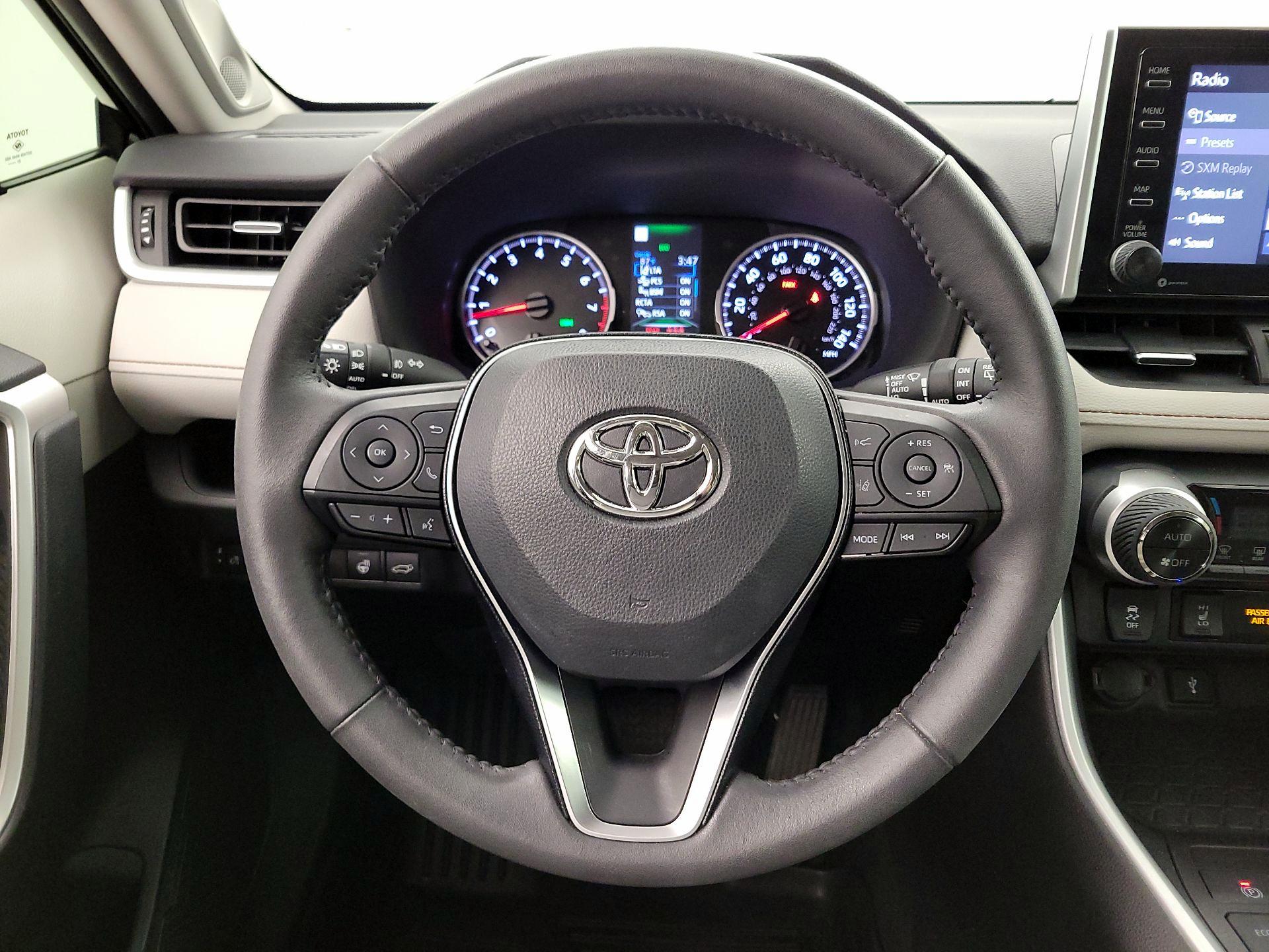 Thumbnail: 2021 Toyota RAV4 - 10