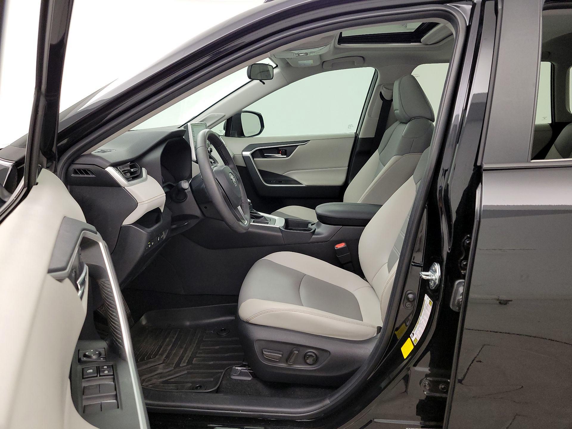 Thumbnail: 2021 Toyota RAV4 - 11
