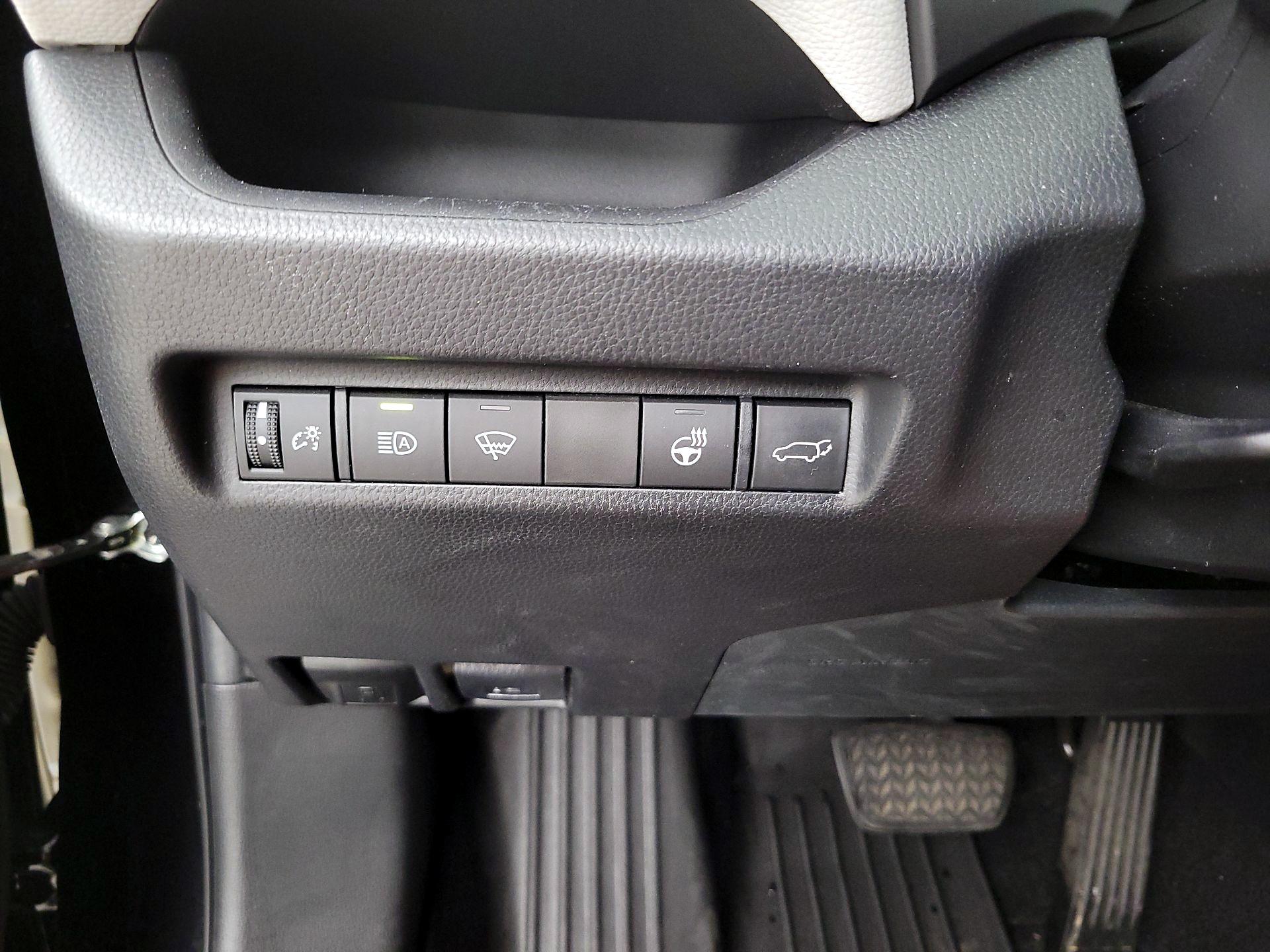 Thumbnail: 2021 Toyota RAV4 - 13