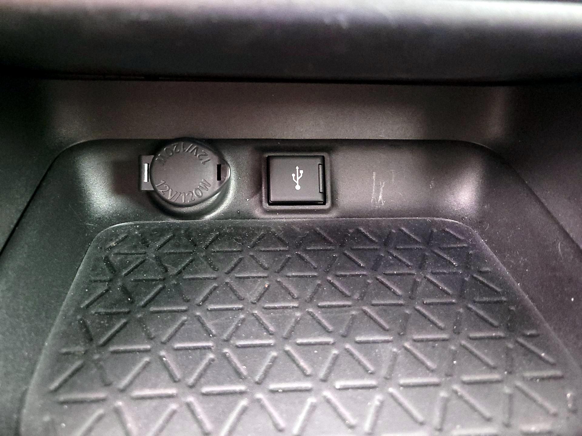 Thumbnail: 2021 Toyota RAV4 - 18