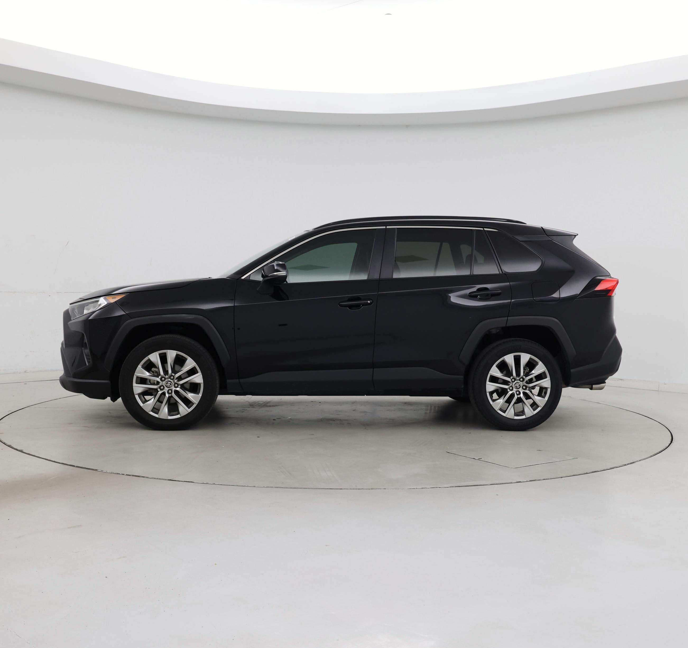 Thumbnail: 2021 Toyota RAV4 - 3