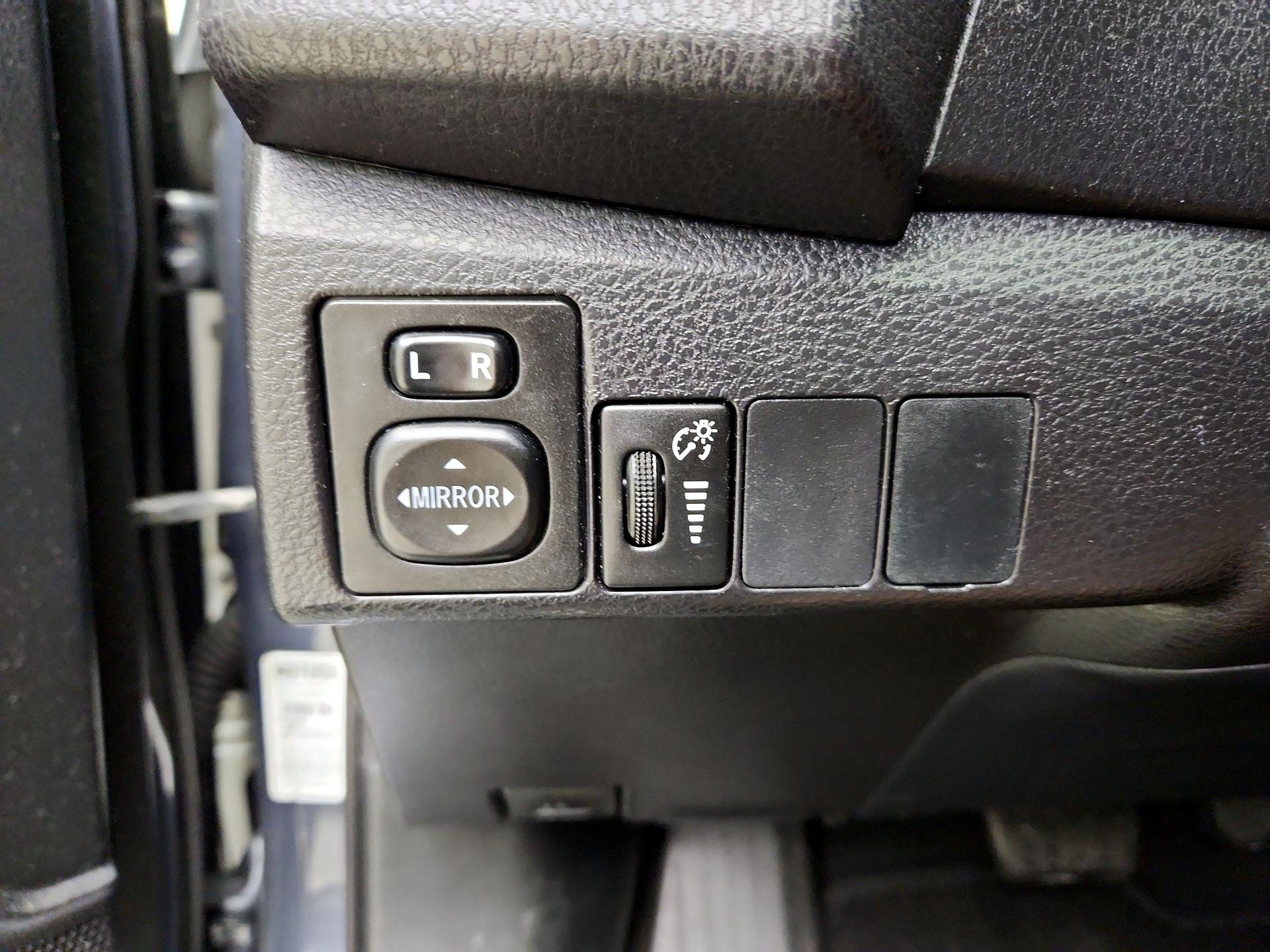 Thumbnail: 2016 Toyota Corolla - 13