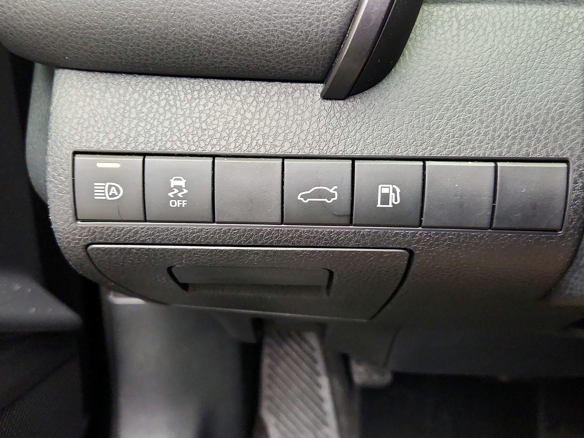 Thumbnail: 2018 Toyota Camry - 13