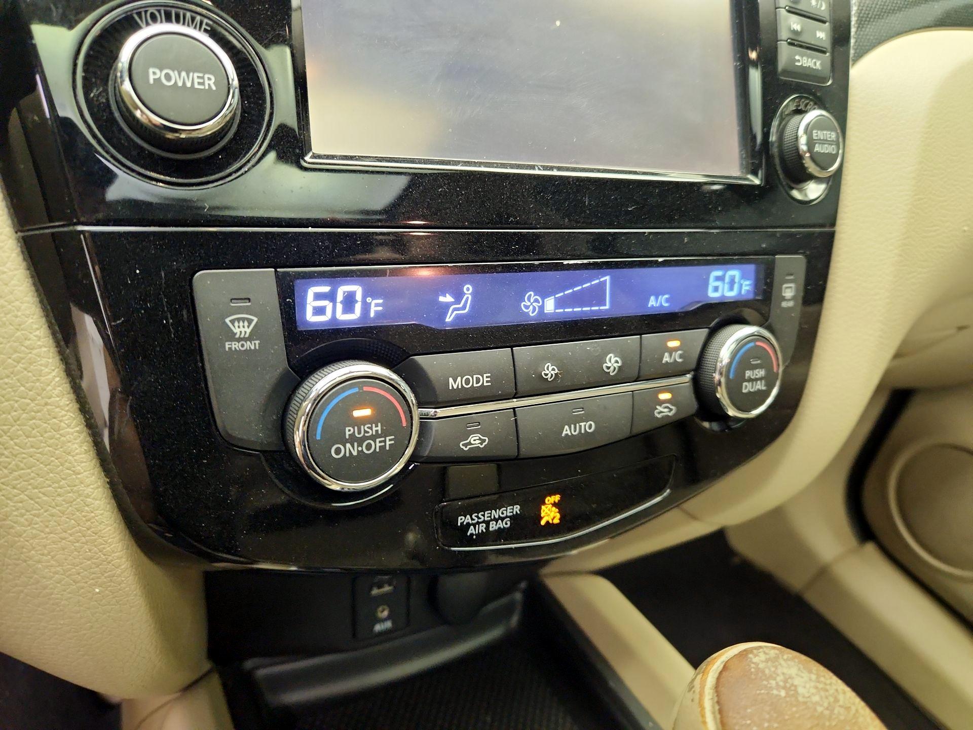Thumbnail: 2015 Nissan Rogue - 17