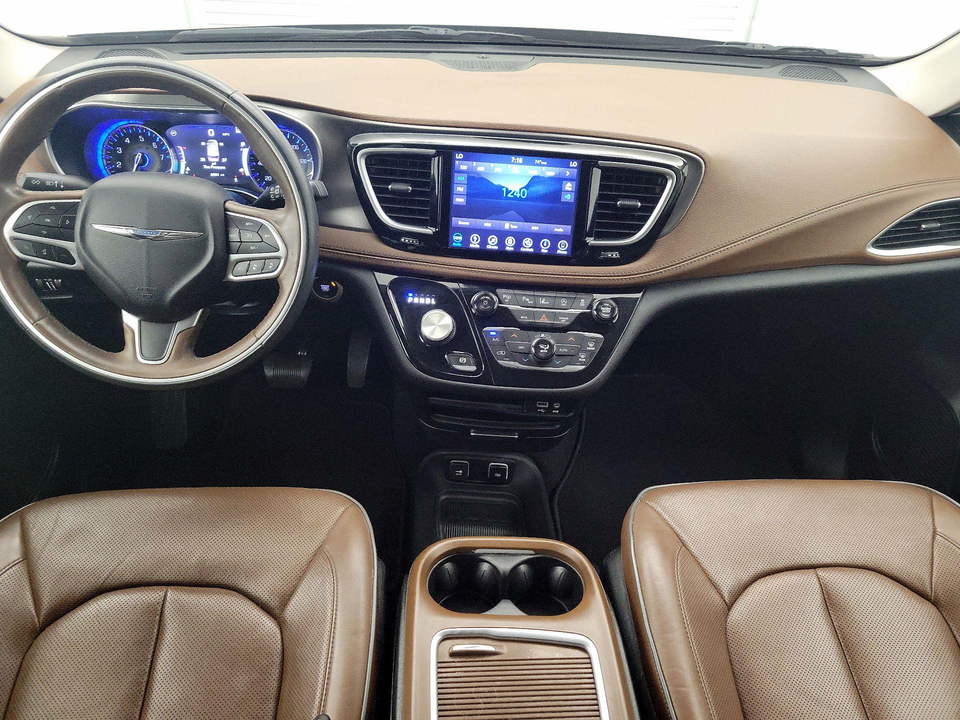 Thumbnail: 2018 Chrysler Pacifica - 9