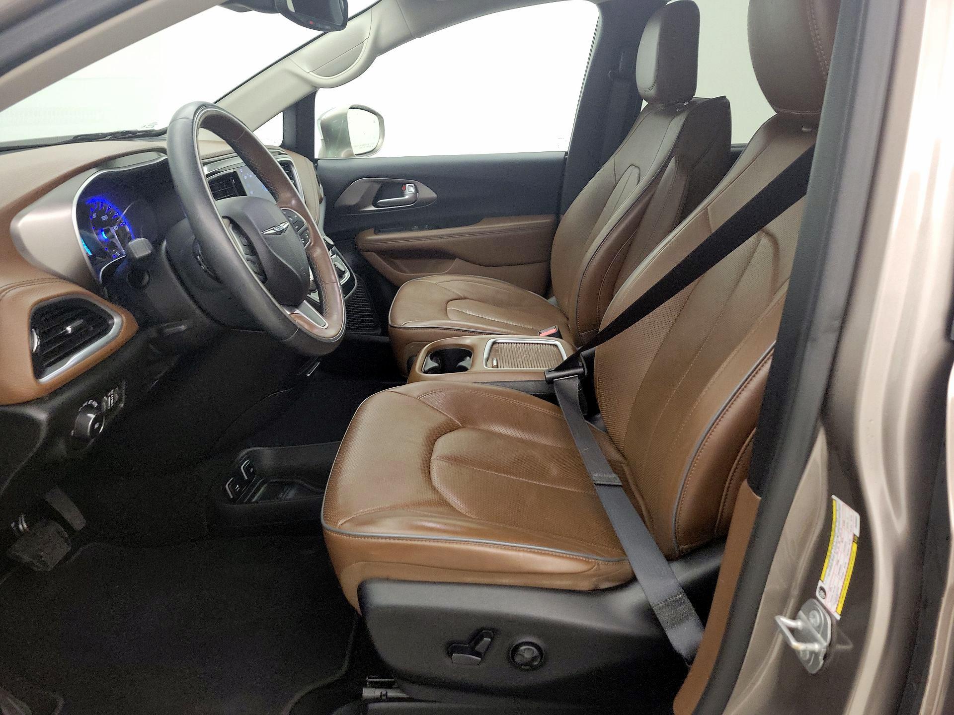 Thumbnail: 2018 Chrysler Pacifica - 11