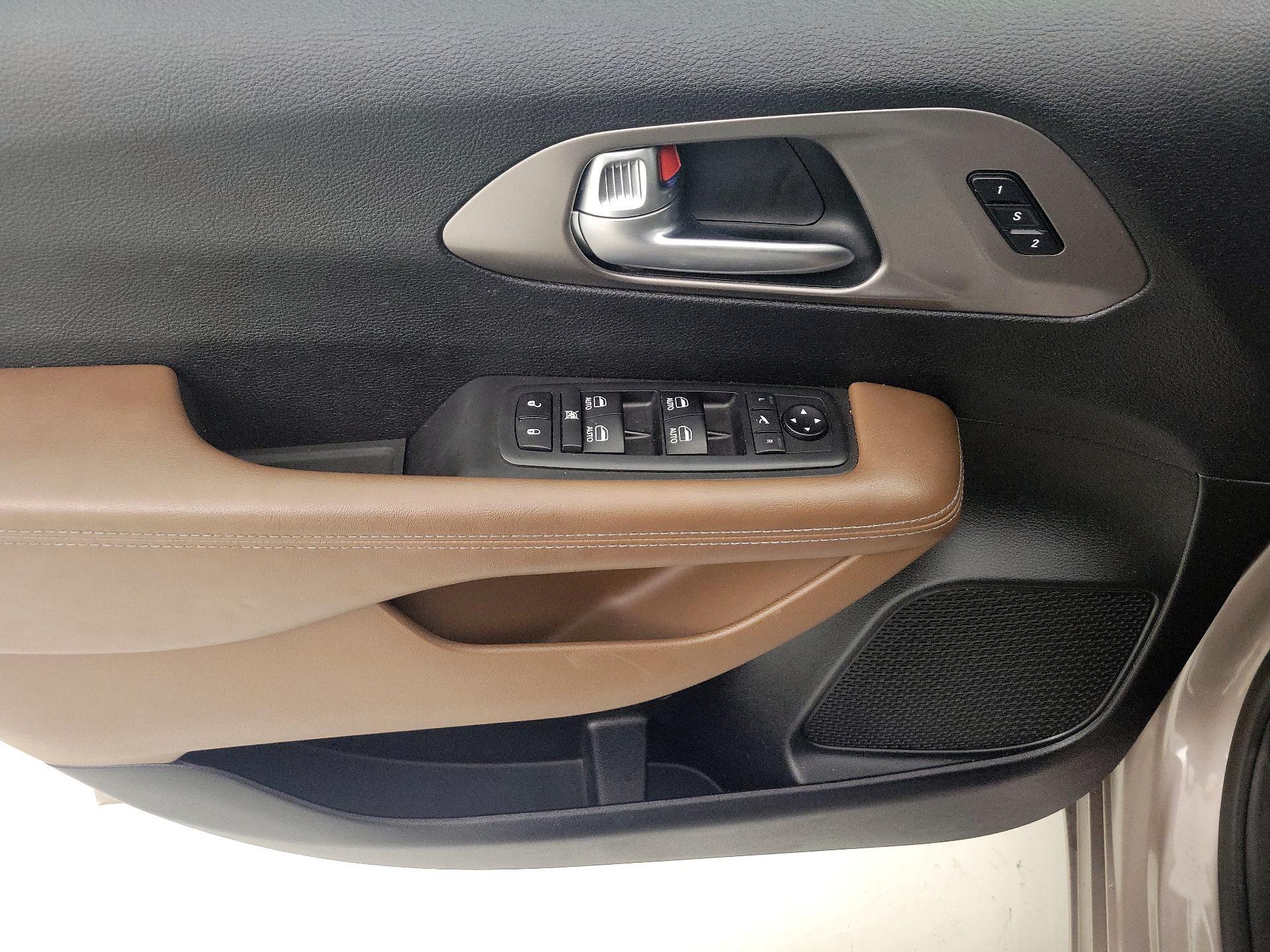 Thumbnail: 2018 Chrysler Pacifica - 12