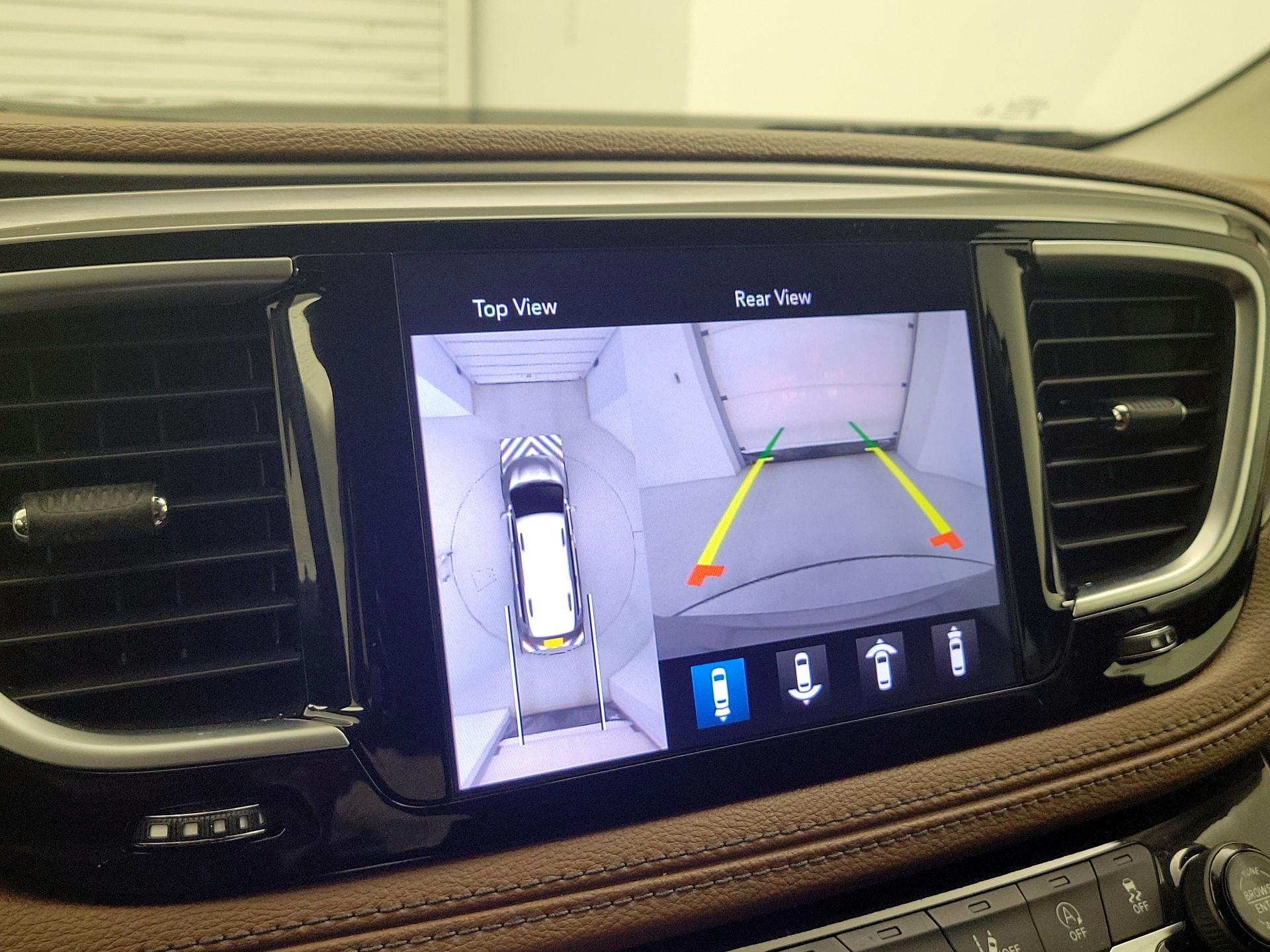 Thumbnail: 2018 Chrysler Pacifica - 15