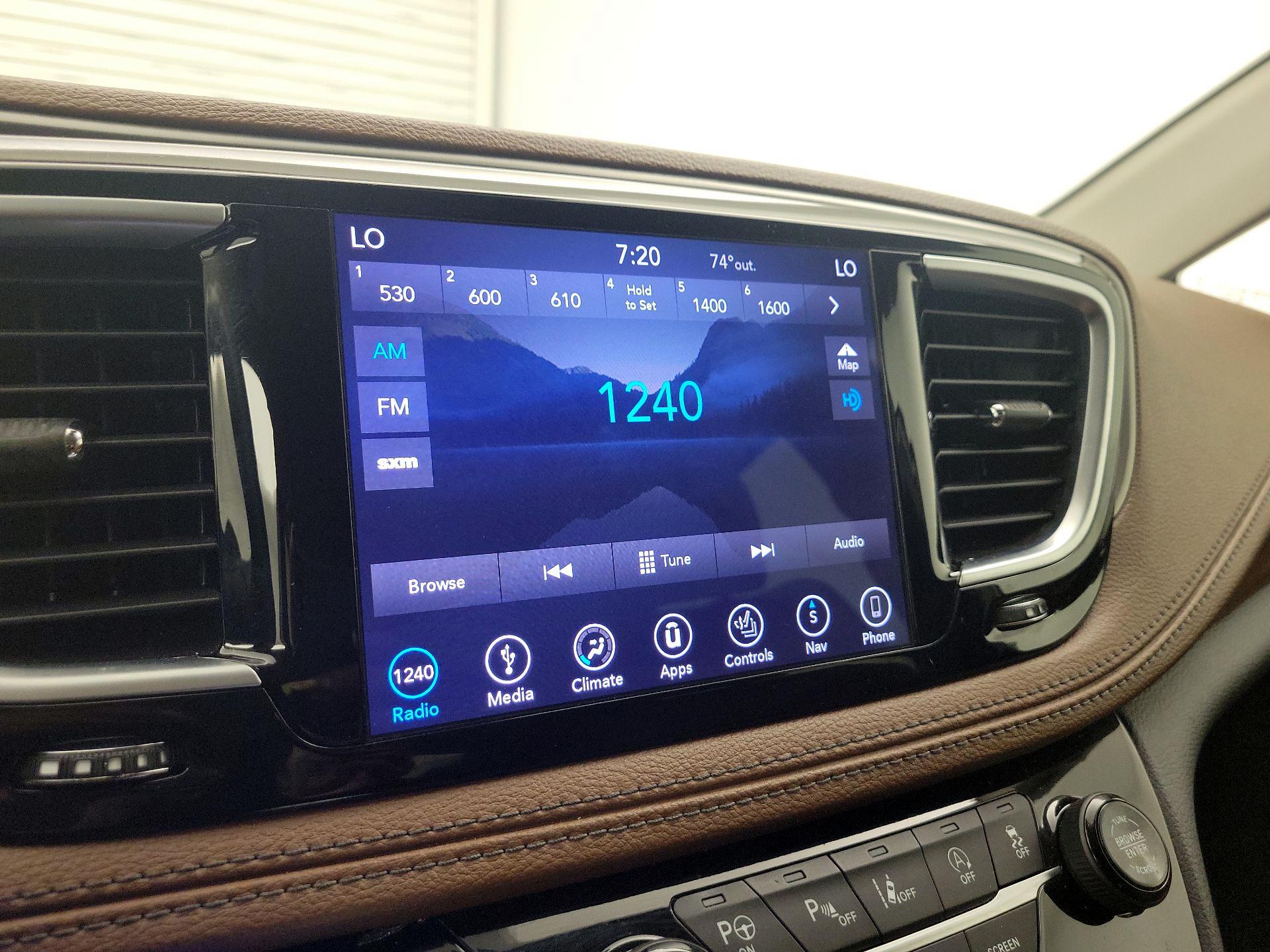 Thumbnail: 2018 Chrysler Pacifica - 16