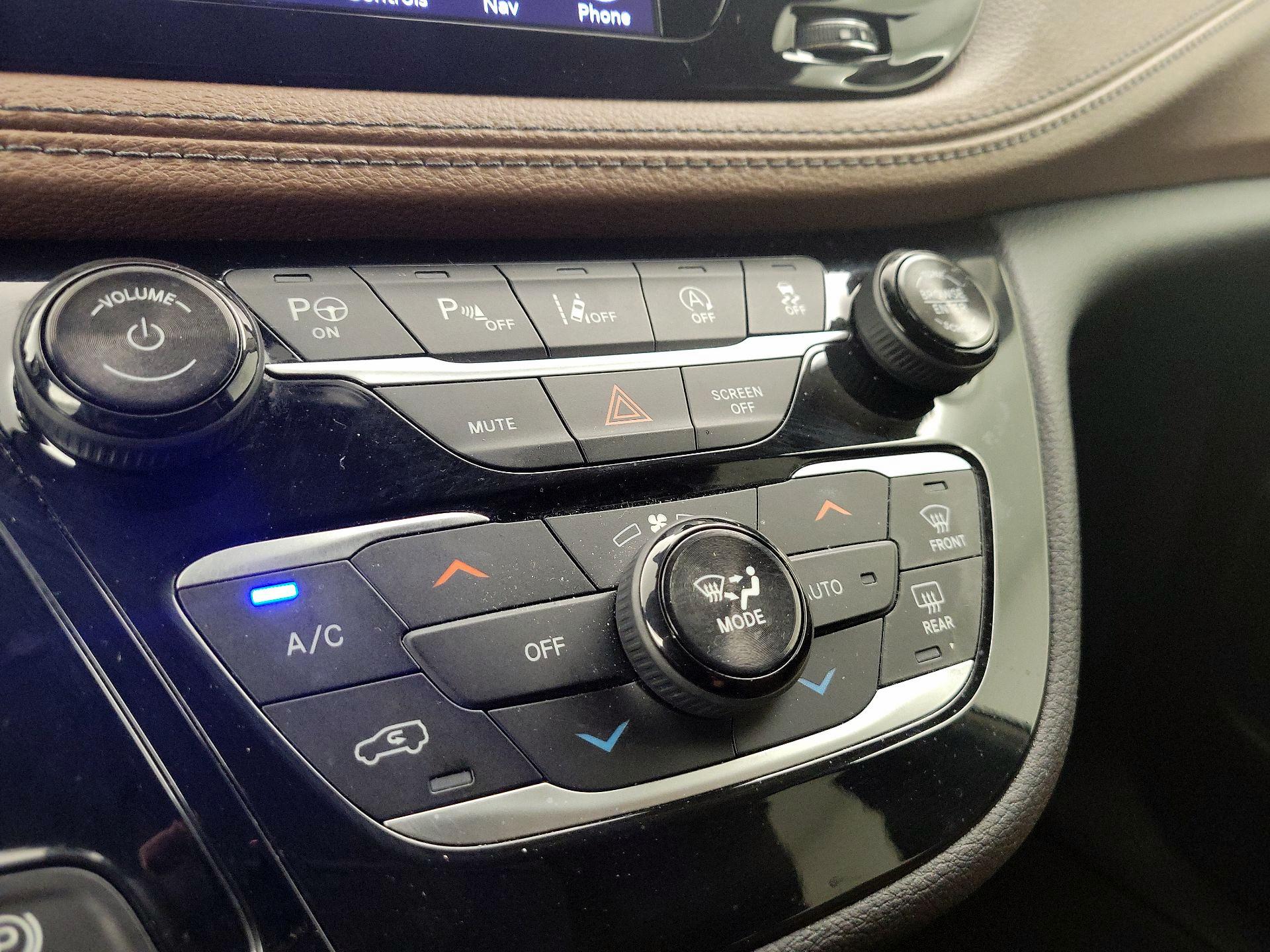 Thumbnail: 2018 Chrysler Pacifica - 17