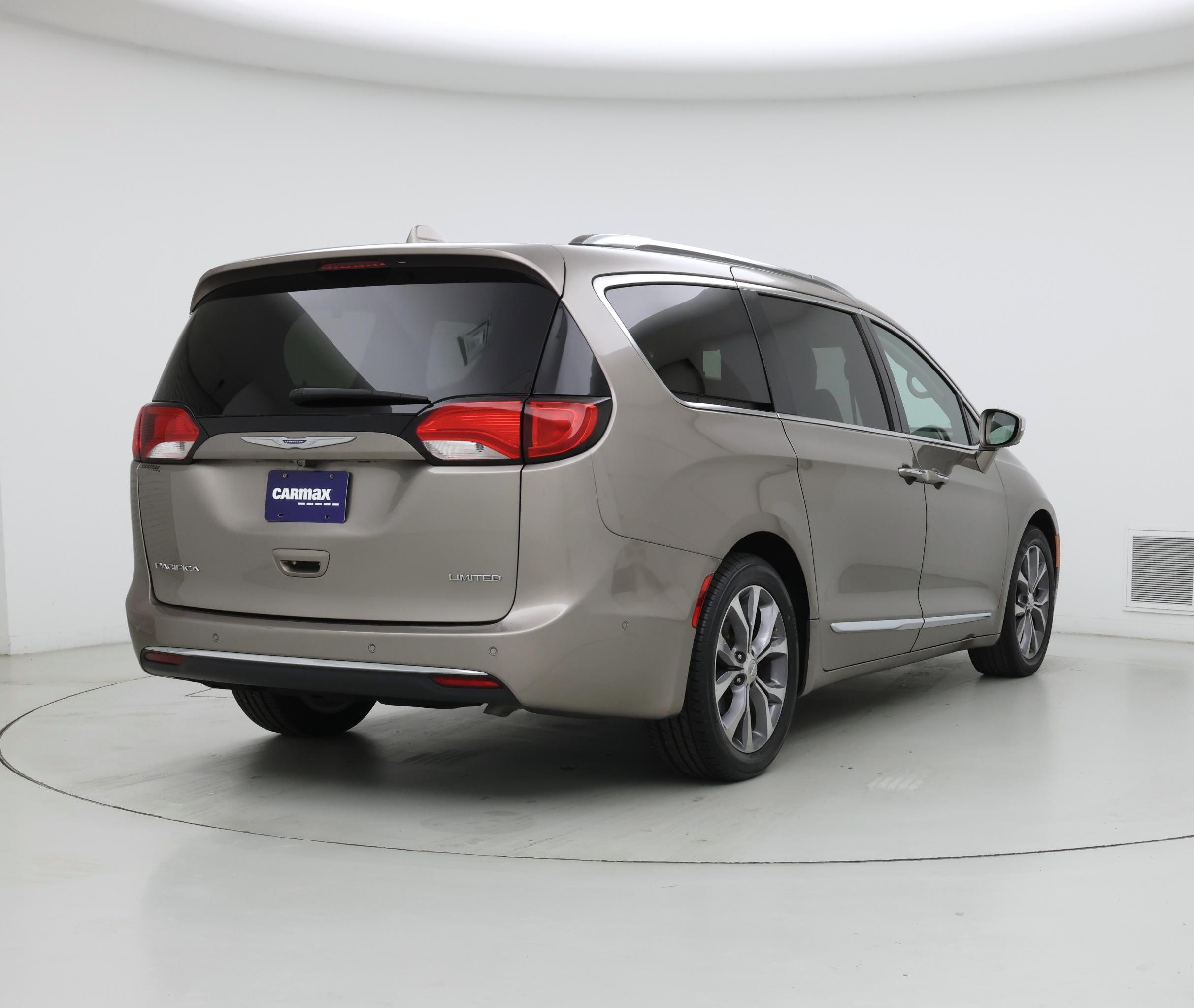 Thumbnail: 2018 Chrysler Pacifica - 8