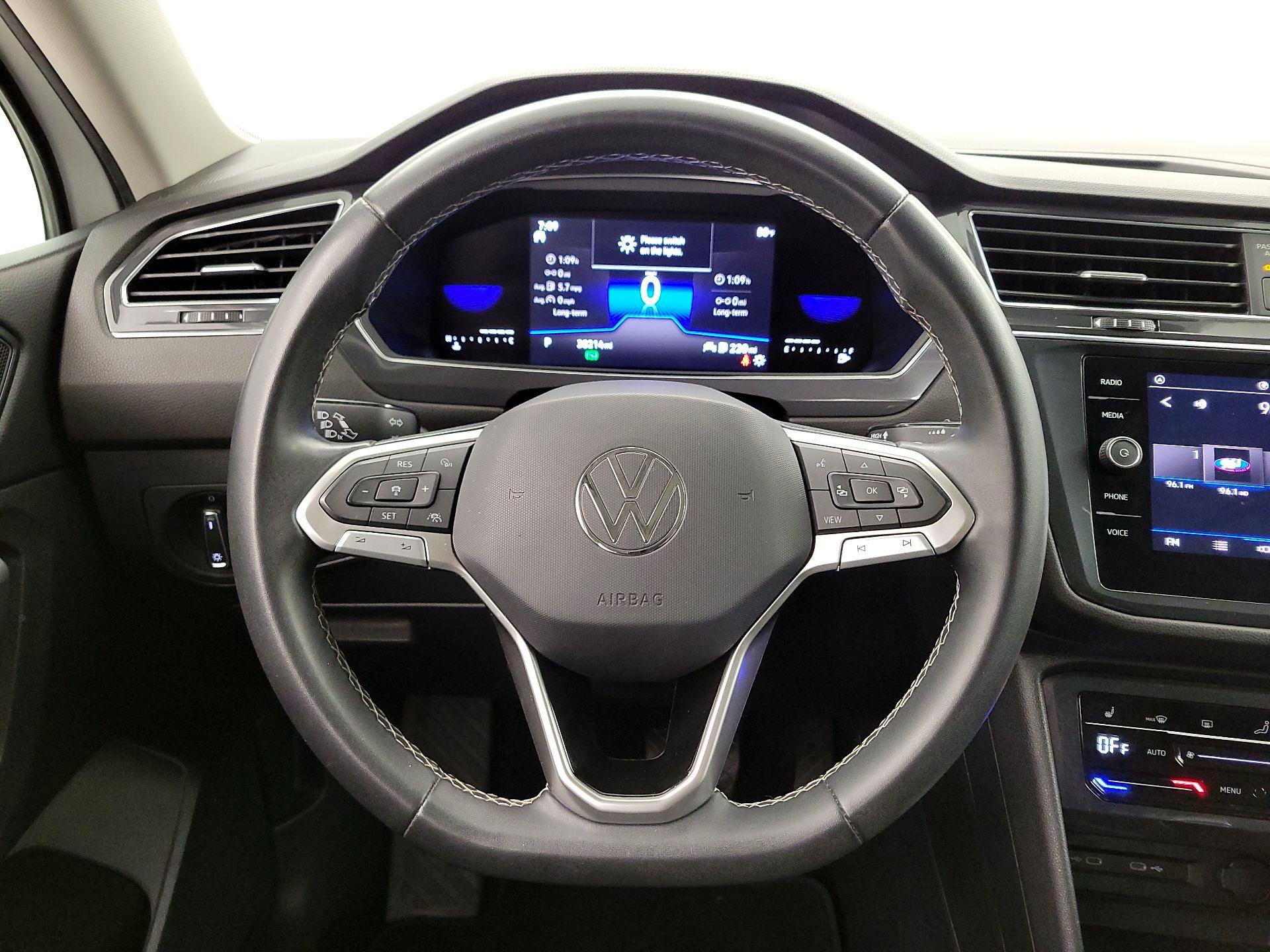 Thumbnail: 2023 Volkswagen Tiguan - 10