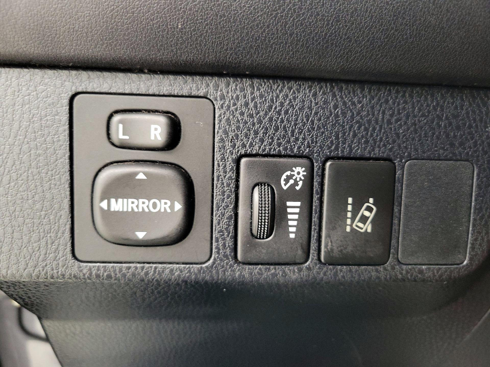 Thumbnail: 2018 Toyota RAV4 - 13