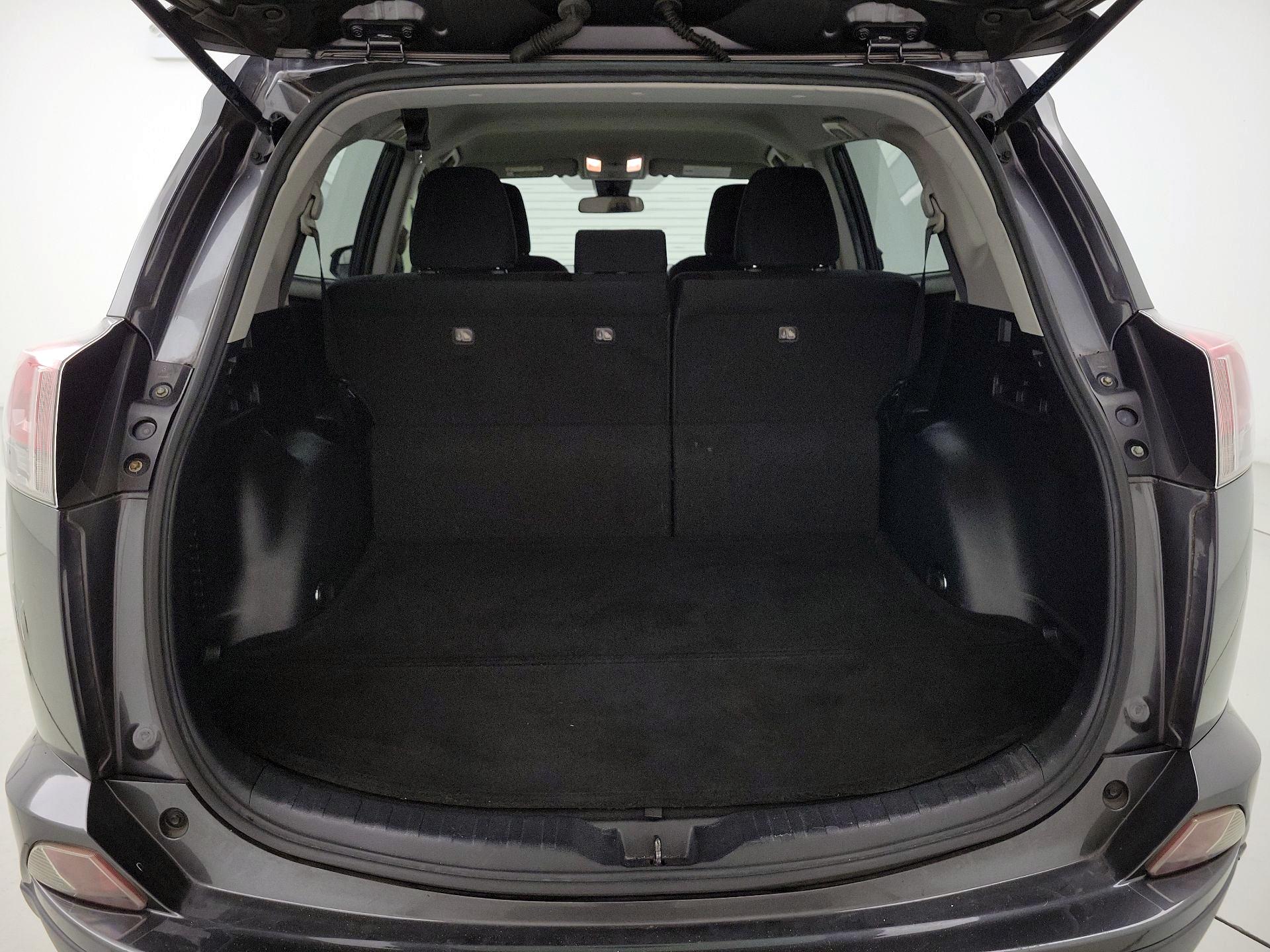 Thumbnail: 2018 Toyota RAV4 - 20