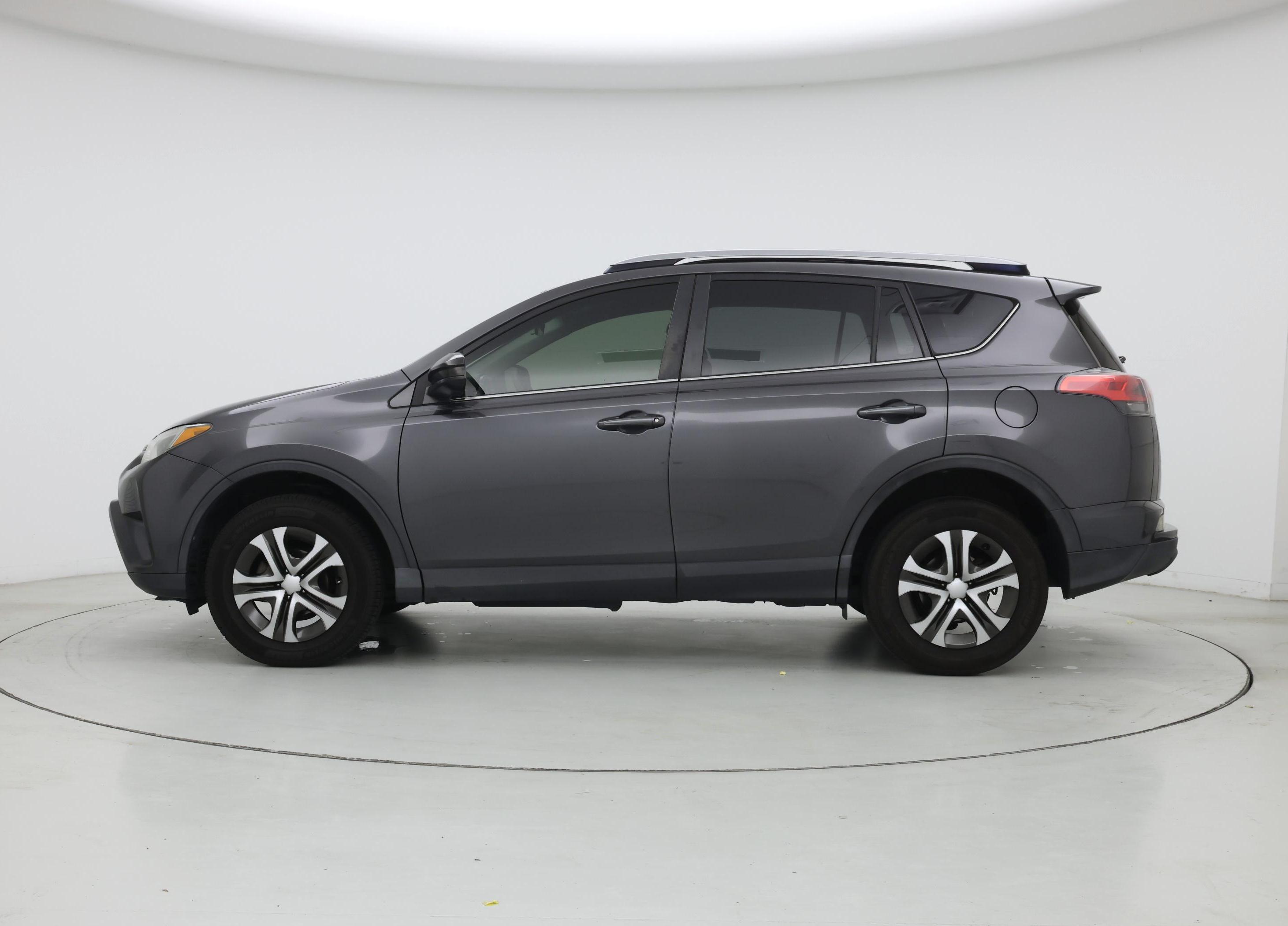 Thumbnail: 2018 Toyota RAV4 - 3