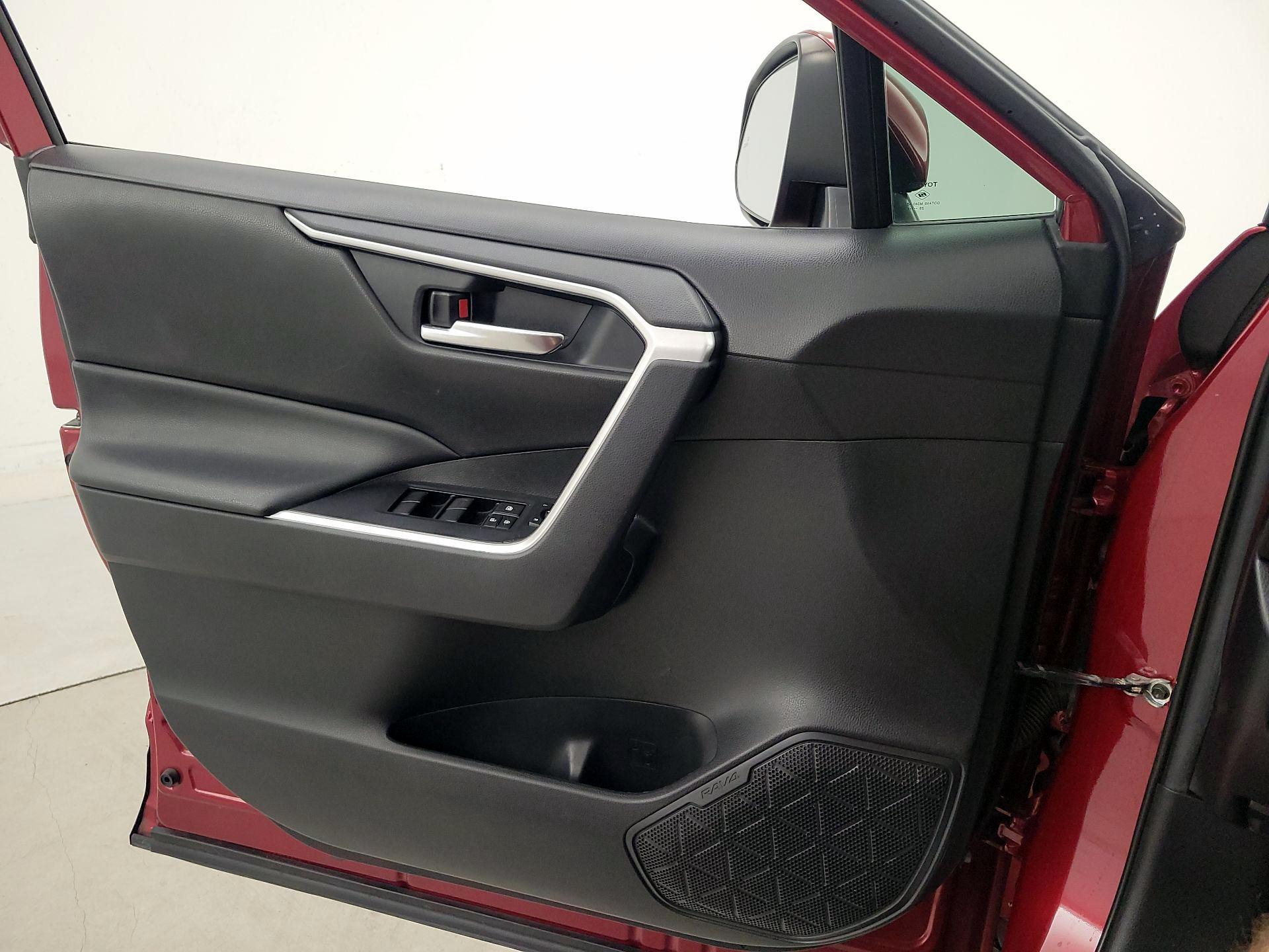 Thumbnail: 2021 Toyota RAV4 - 12
