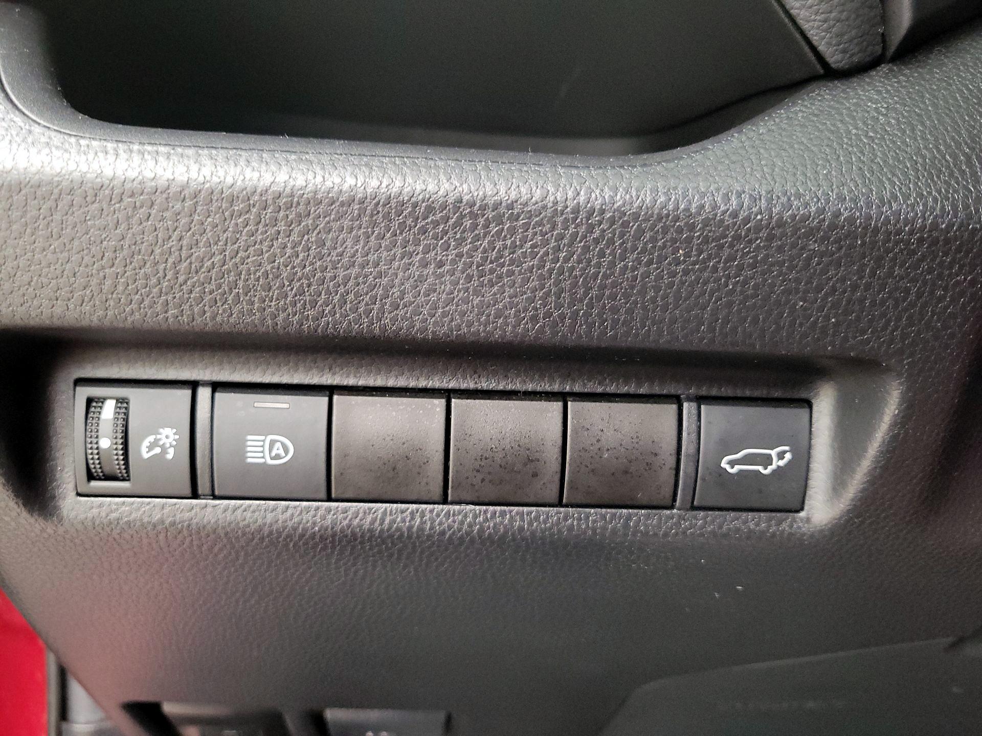 Thumbnail: 2021 Toyota RAV4 - 13