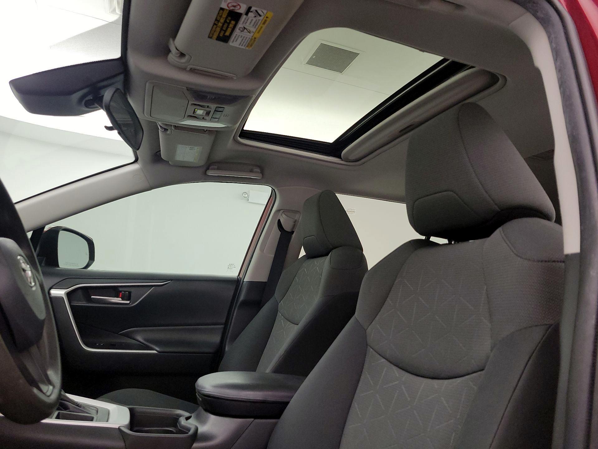 Thumbnail: 2021 Toyota RAV4 - 19
