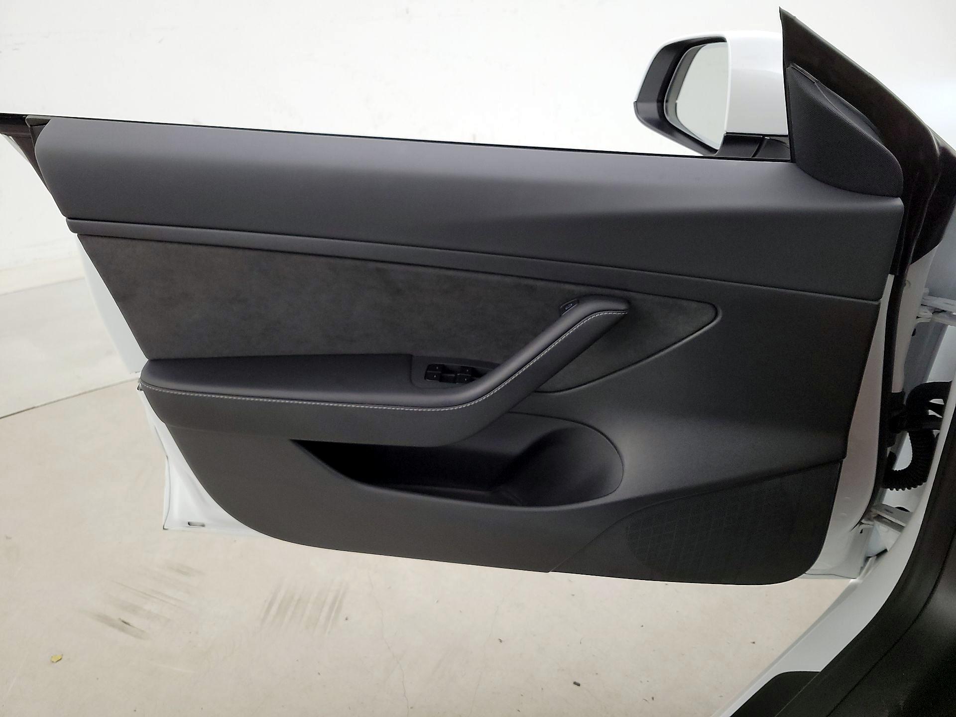 Thumbnail: 2021 Tesla Model 3 - 12
