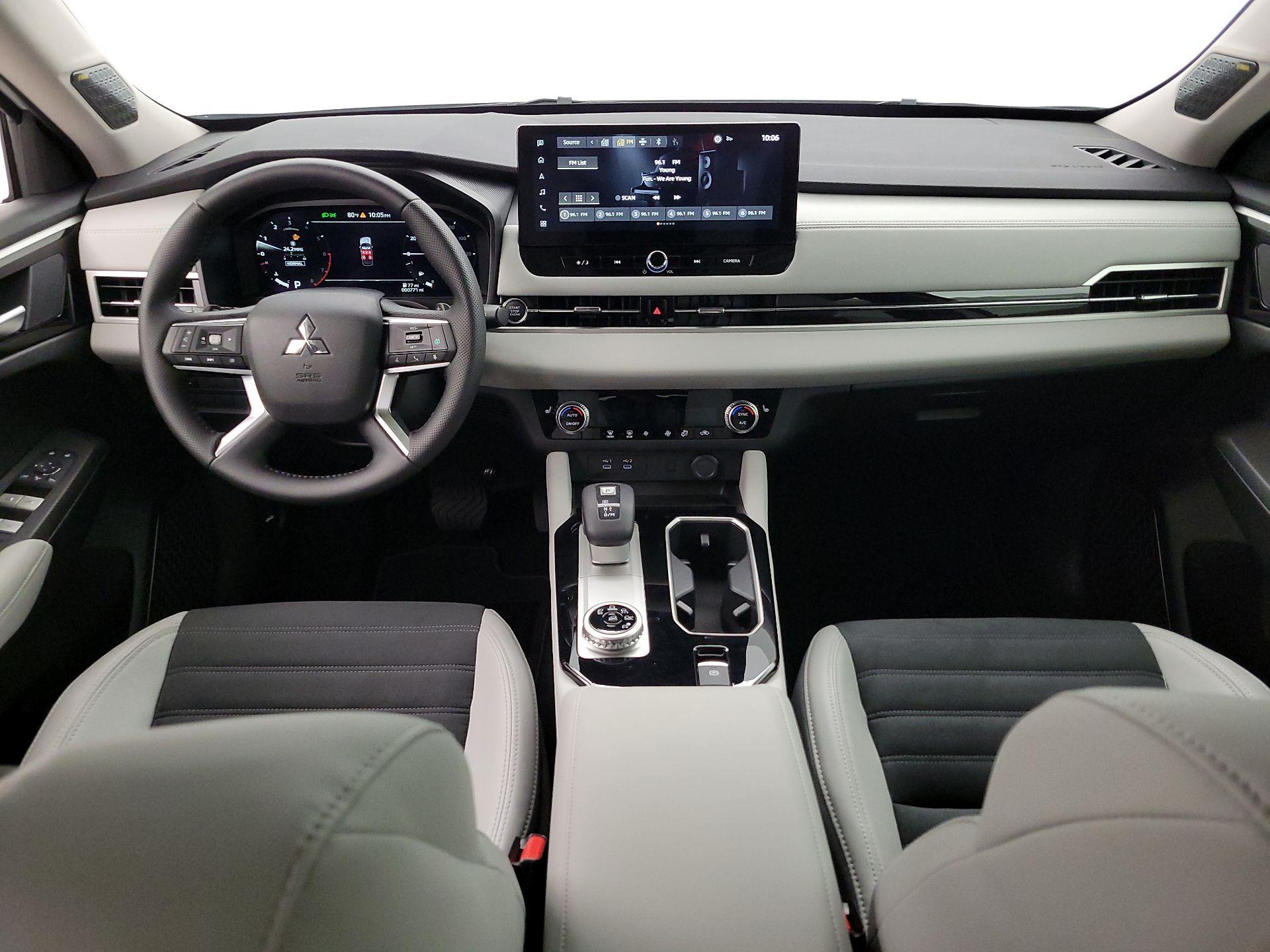 Thumbnail: 2025 Mitsubishi Outlander - 9